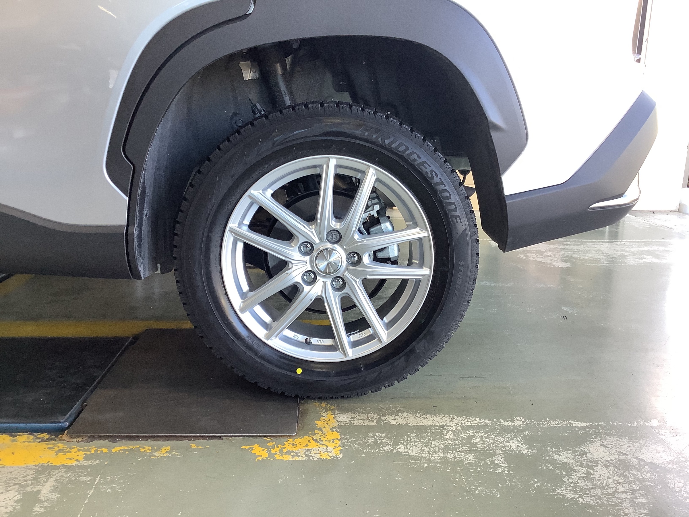 トヨタ カローラクロス スタッドレスセット取付 | 店舗おススメ情報