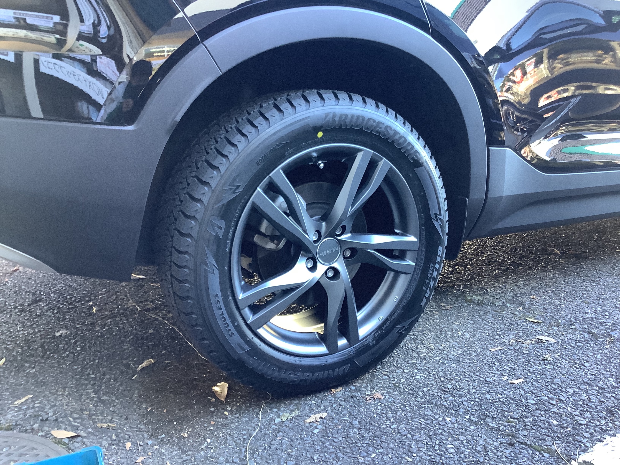 ボルボXC40 スタッドレスセット取付 | 店舗おススメ情報 | タイヤ館