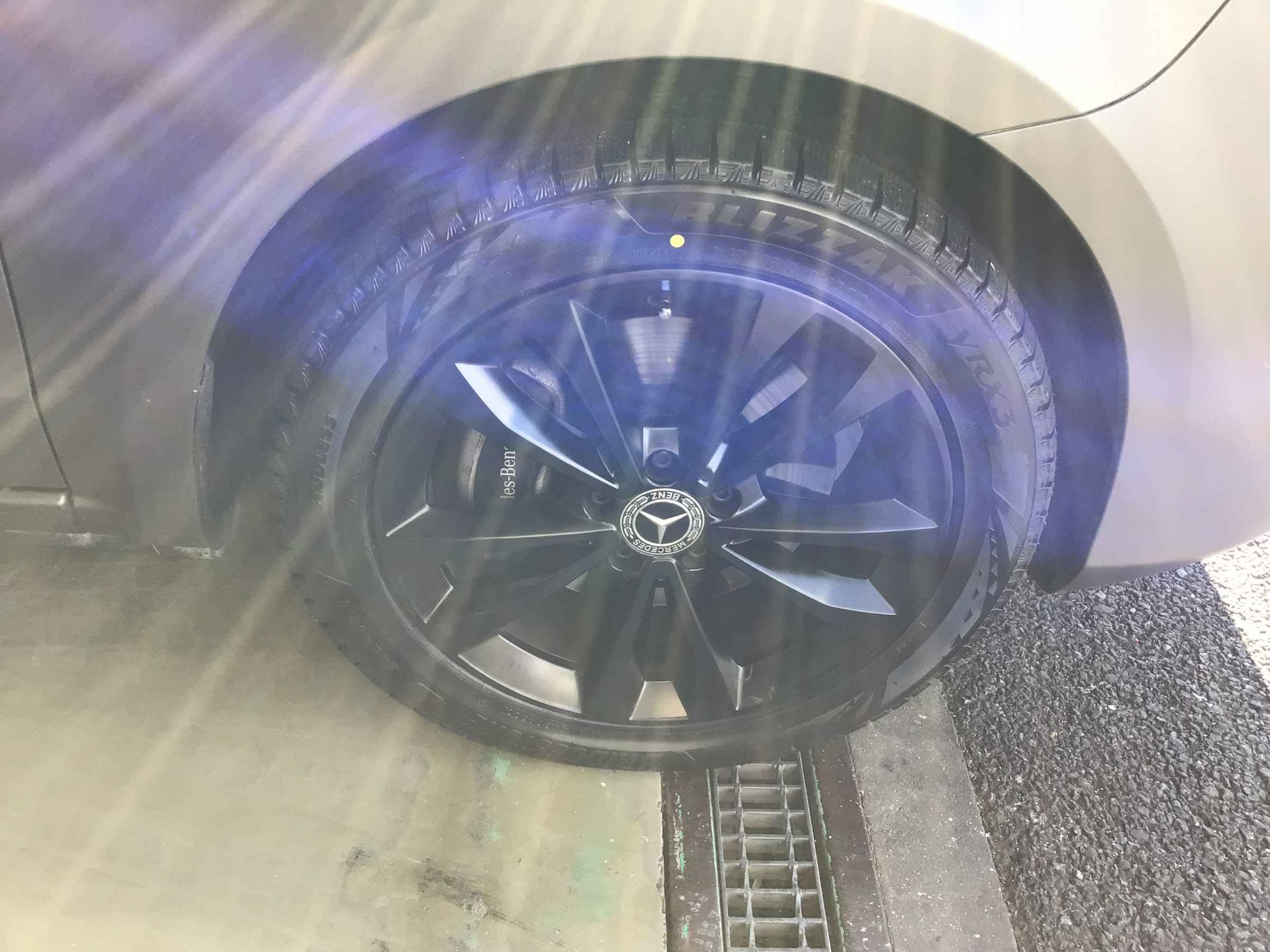 メルセデスベンツVクラス（W447型）スタッドレスタイヤ交換