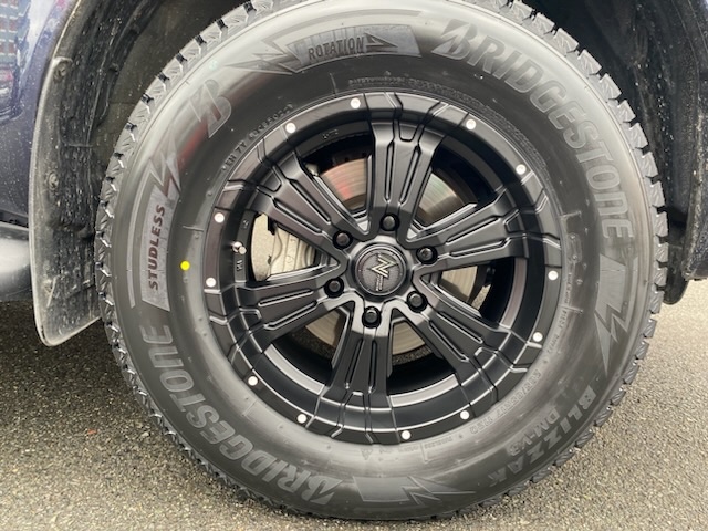 TOYOTA ハイラックス NITRO POWER CROSS CLAW x ブリザック DM-V3