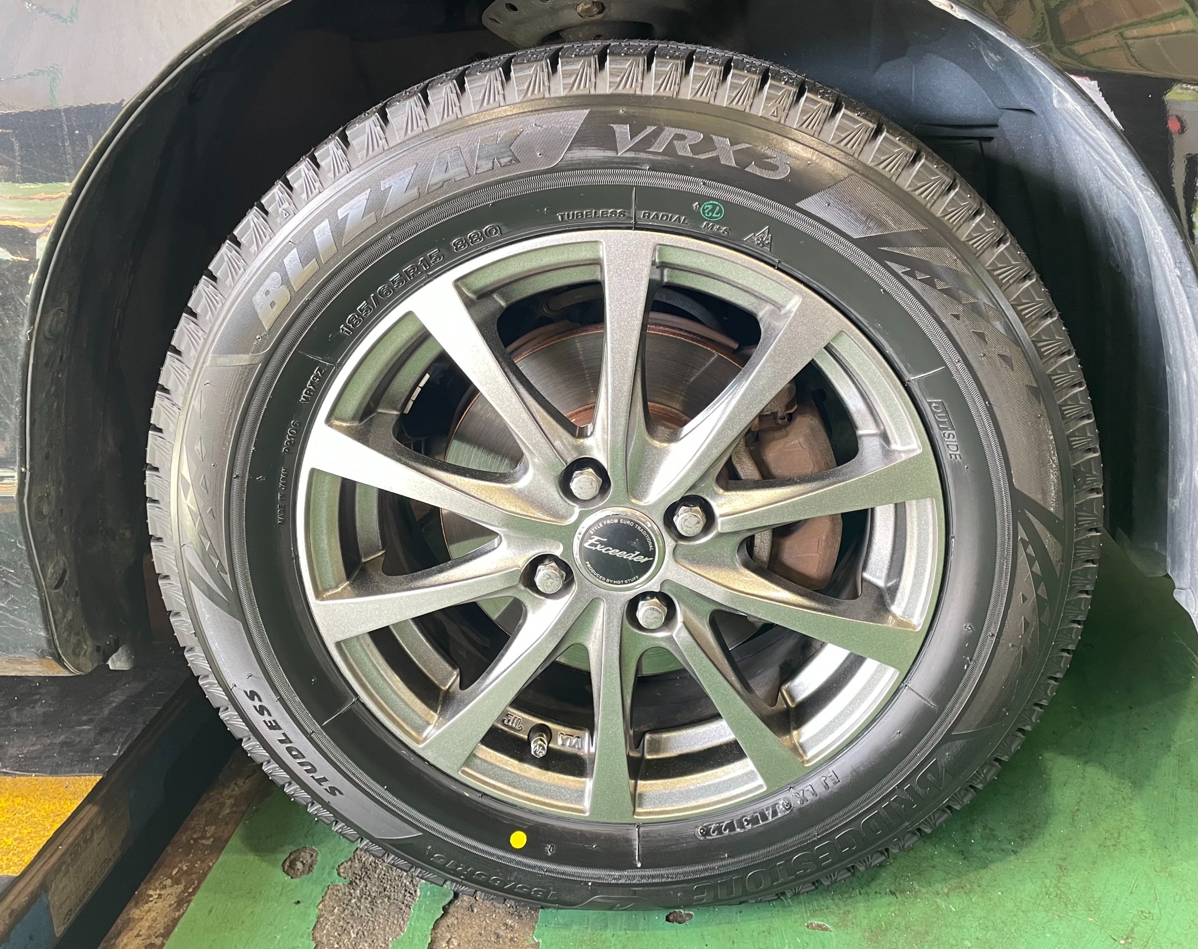 195 65 15 ブリザック2023年スタッドレス岐阜プリウス 