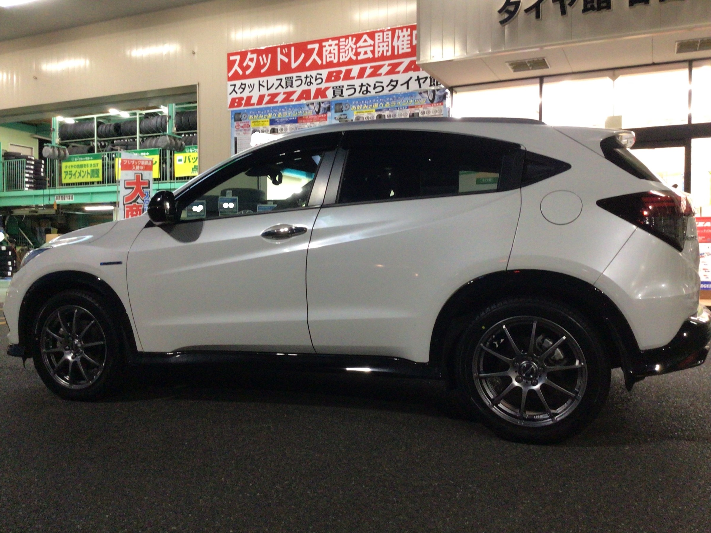 ホンダ　ヴェゼルRS　スタッドレスタイヤホイールセット取り付け　タイヤ館廿日市