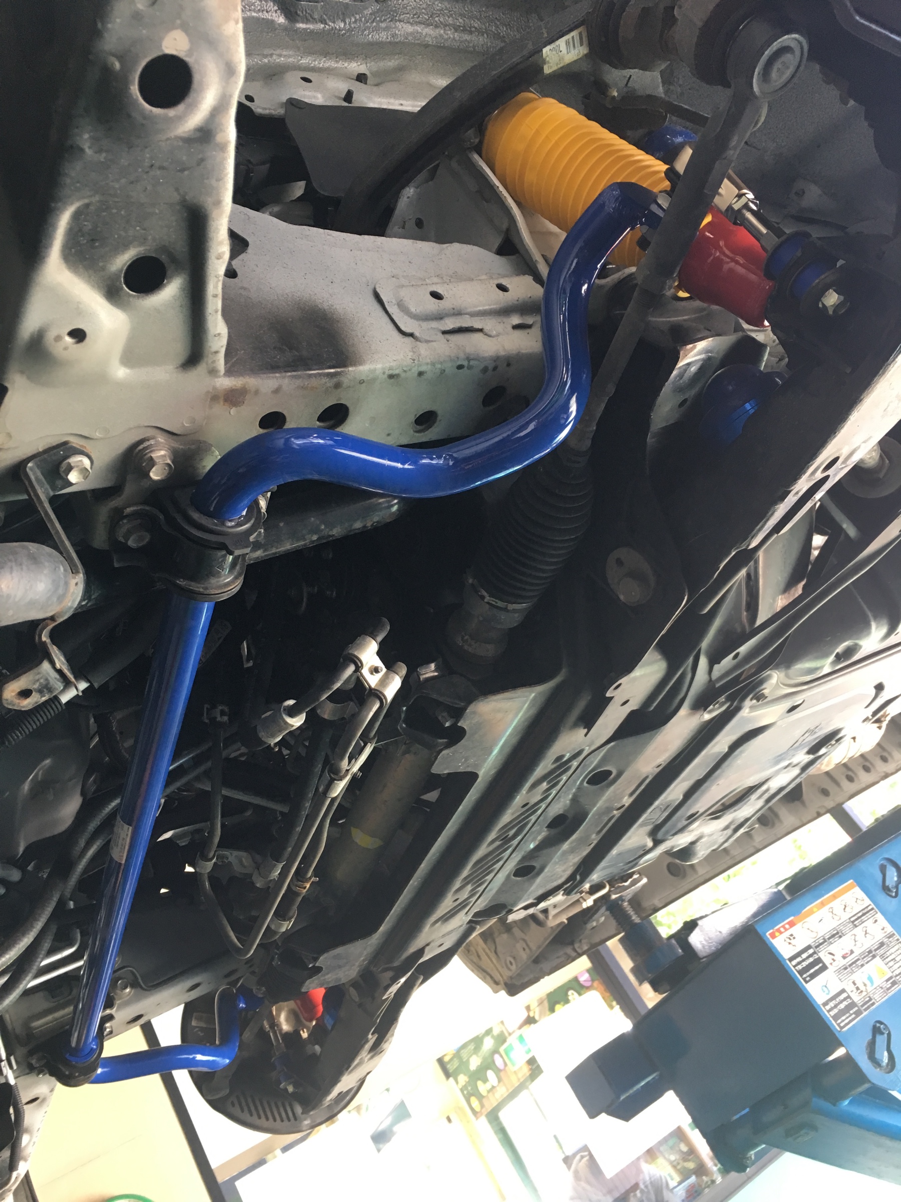 乗り心地改善ハイエース トヨタ ハイエースワゴン その他 パーツ取付 足回り関係取付 サービス事例 タイヤ館 福生 東京都のタイヤ カー用品ショップ タイヤからはじまる トータルカーメンテナンス タイヤ館グループ