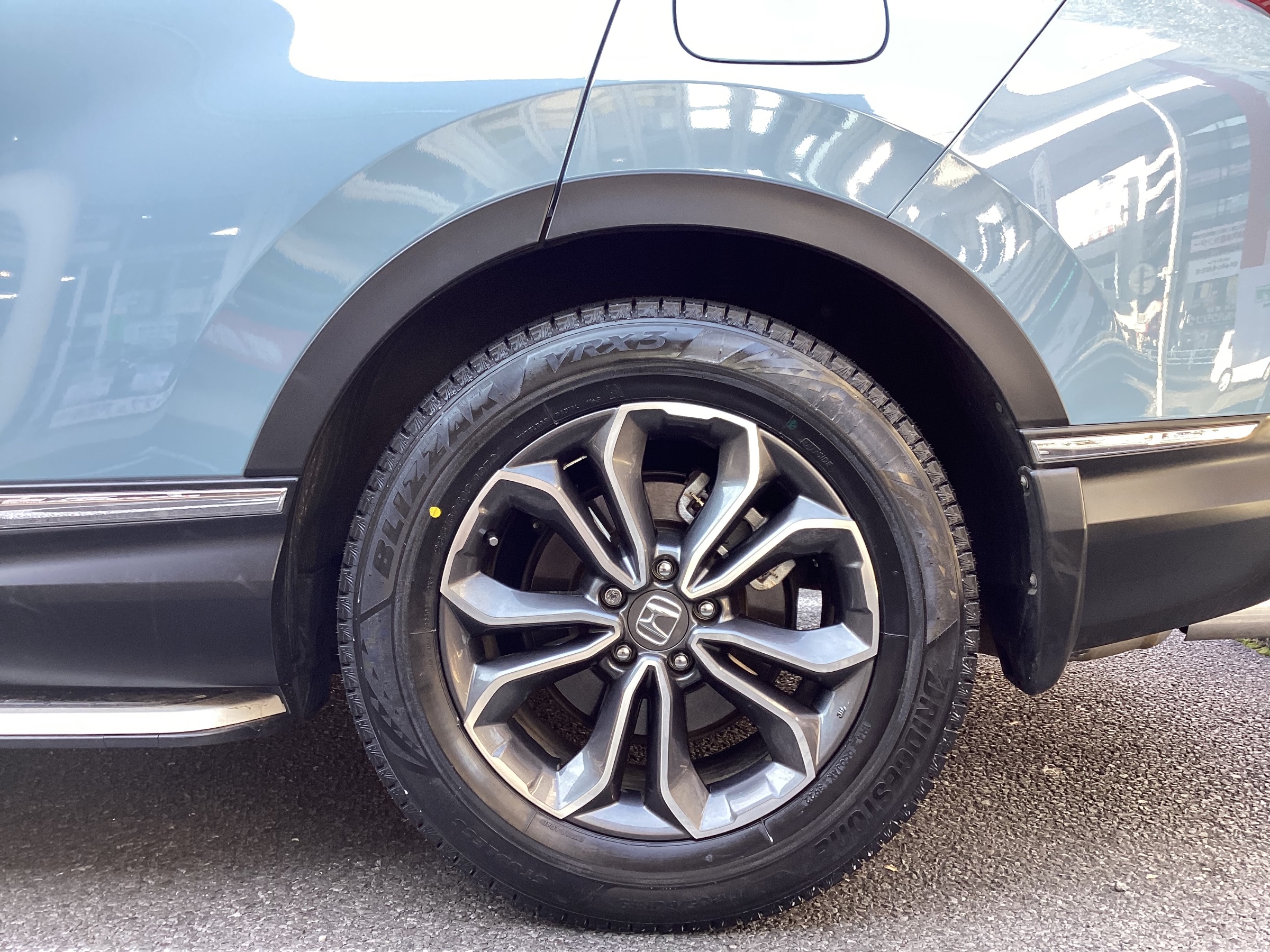 ホンダCRV【VRX3】装着 ホンダ CRV タイヤ タイヤ・ホイール関連 > タイヤ・ホイール交換 サービス事例 タイヤ館