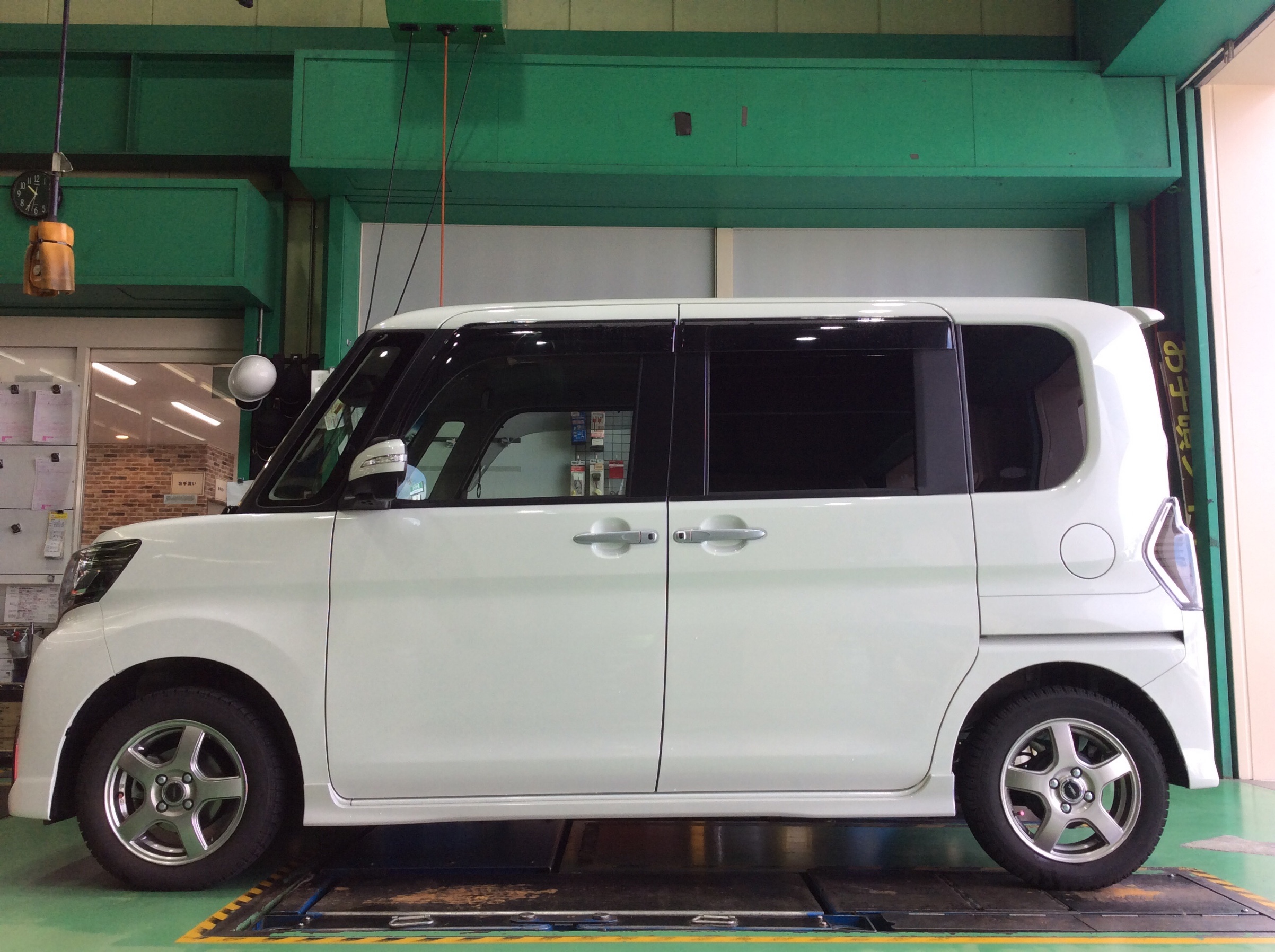 タントに車高調と脱着☆ | 店舗おススメ情報 | タイヤ館 大津（滋賀県）