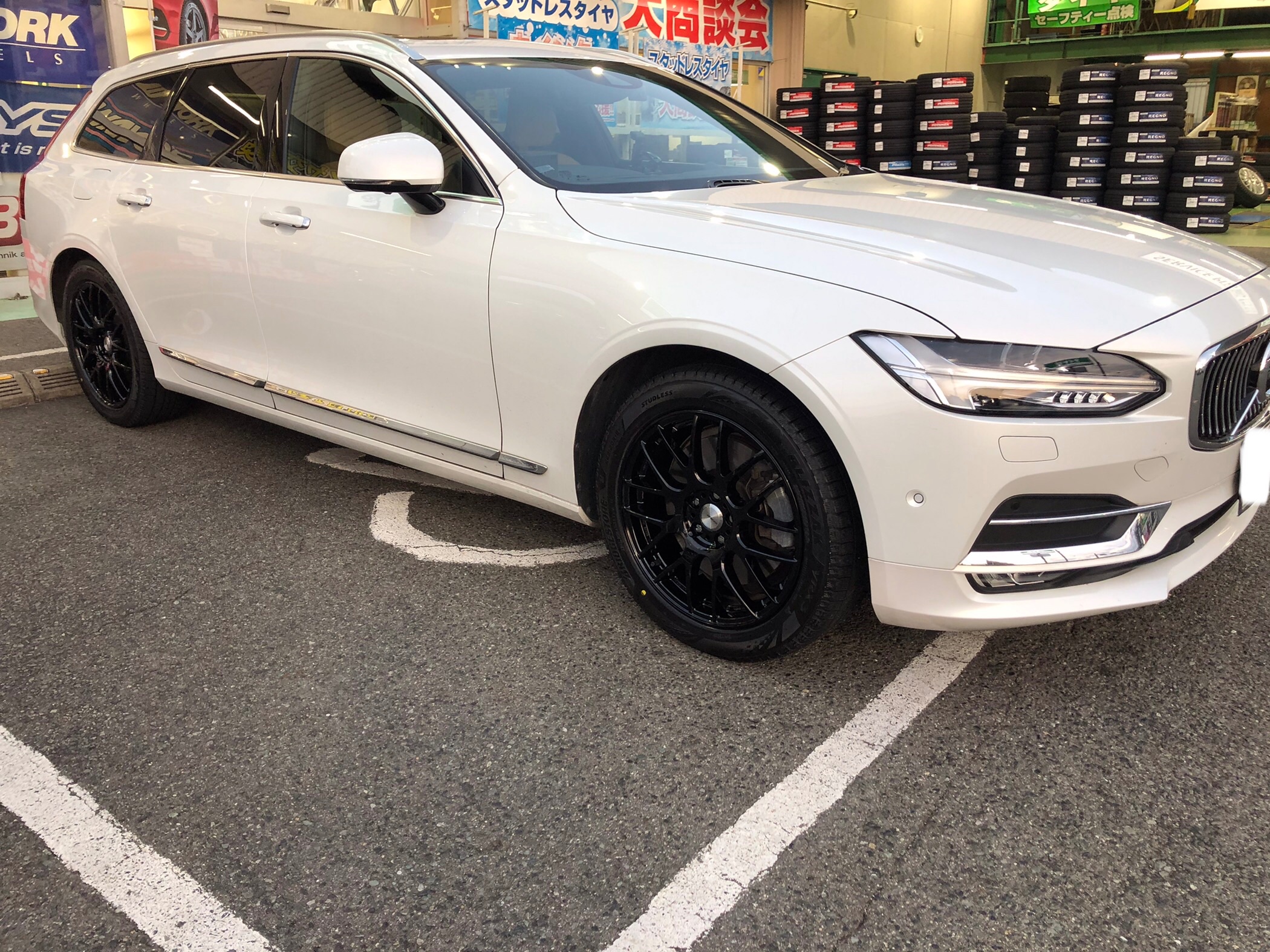 VOLVO V90にWORK EMOTION M8R BKカラー取り付け♪ | 店舗お