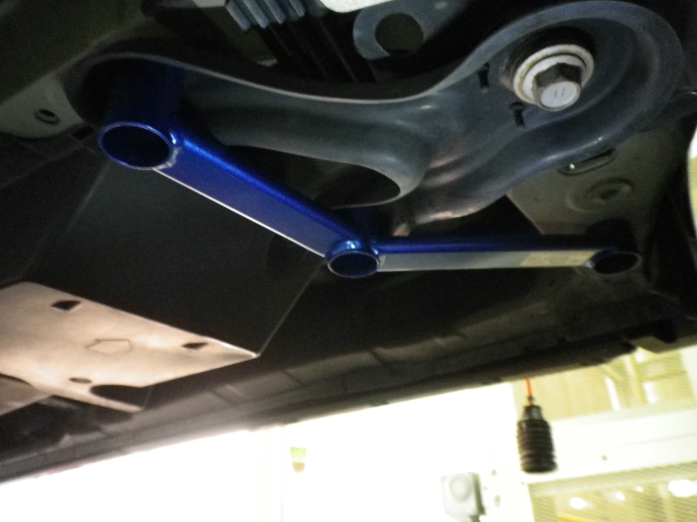 エスティマ足回りリフレッシュとボディ補強 サービス事例 タイヤ館 西神戸 兵庫県のタイヤ カー用品ショップ タイヤからはじまる トータルカーメンテナンス タイヤ館グループ