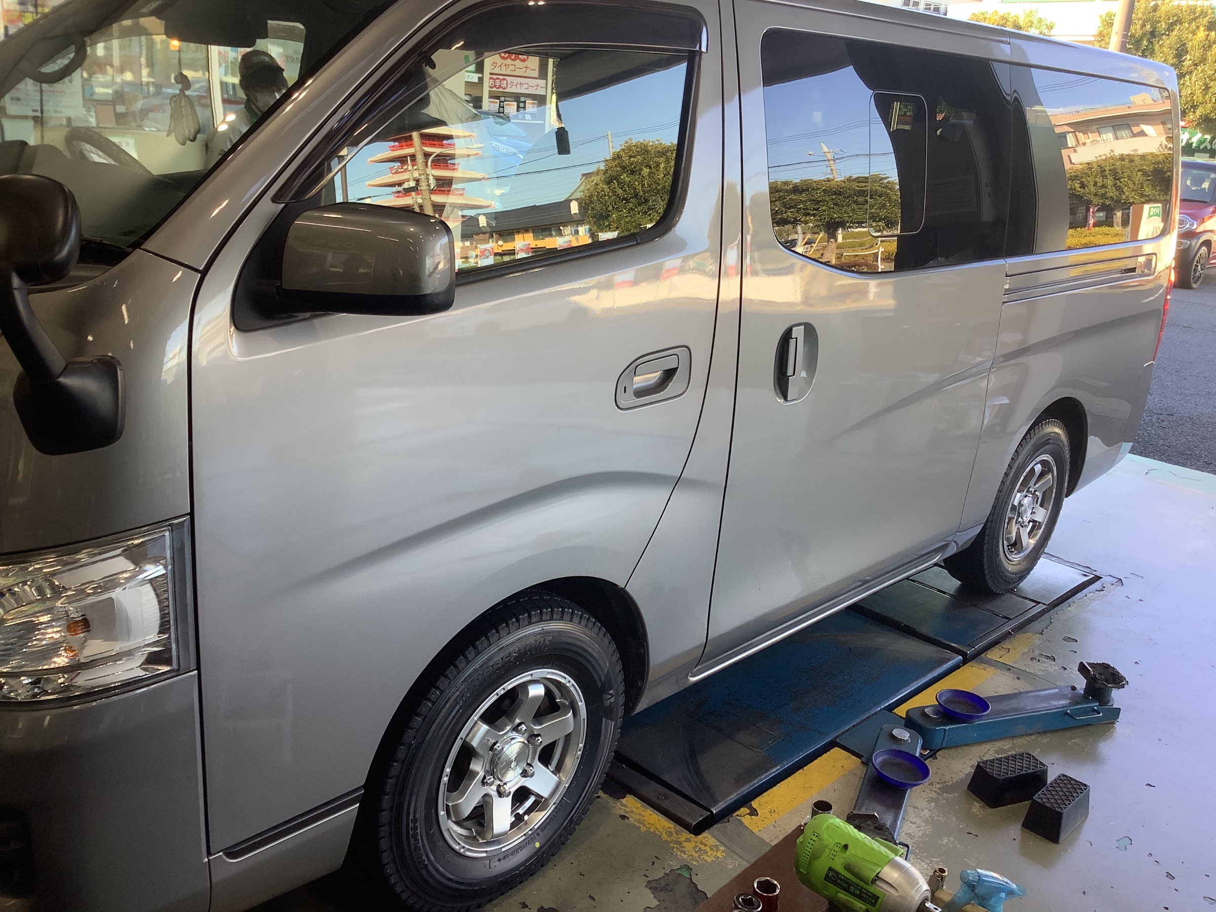 日産 NV350キャラバン スタッドレスセット取付 | 店舗おススメ