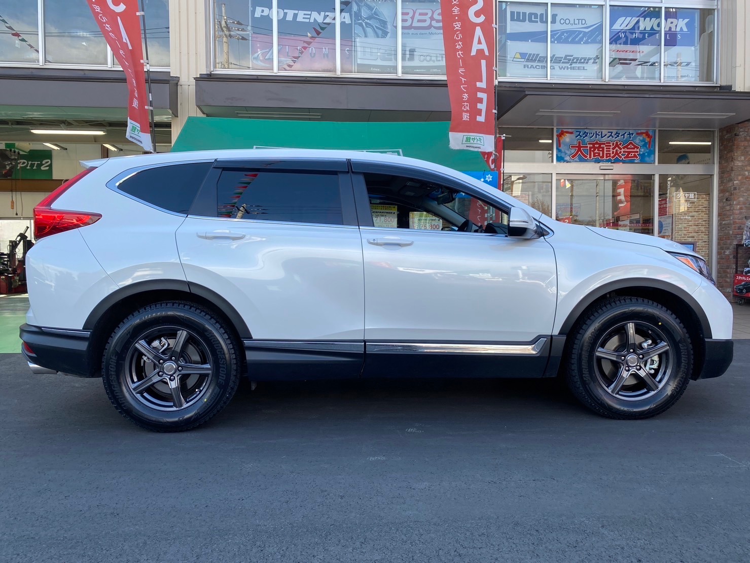 【ホンダ CRV 】タイヤ交換です サービス事例 タイヤ館 阿見 茨城県のタイヤ、カー用品ショップ タイヤからはじまる、トータル