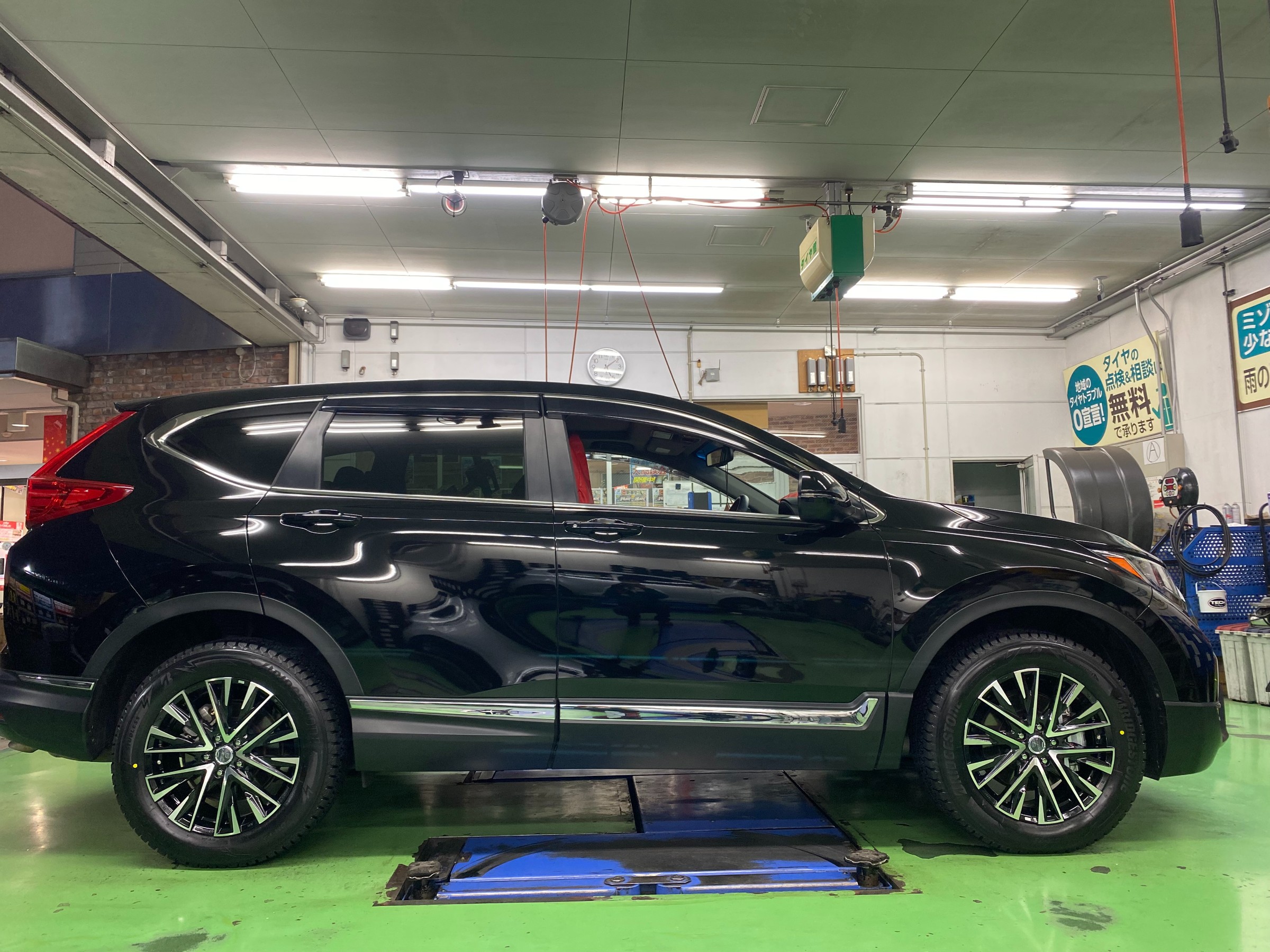 【ホンダ・CRV】スタッドレスホイールセット取付 ホンダ CRV タイヤ タイヤ・ホイール関連 > タイヤ・ホイール交換 サービス
