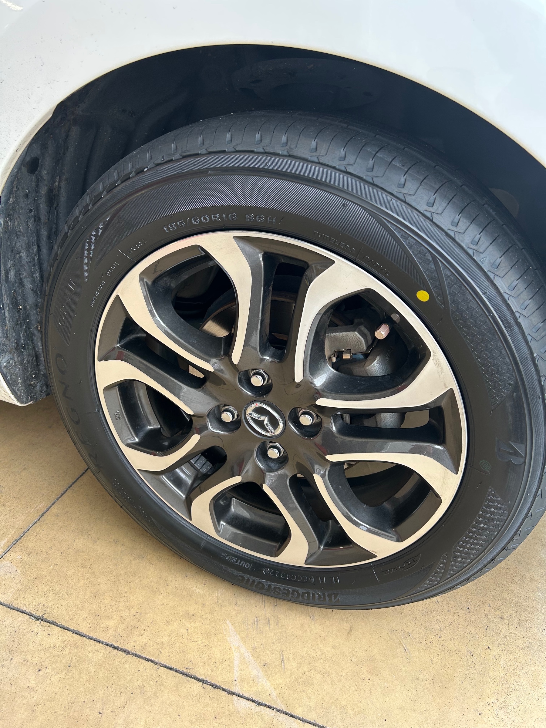 マツダ・デミオ】タイヤ交換 REGNO GR-XII(レグノジーアールクロスツー