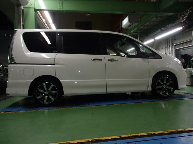 横から