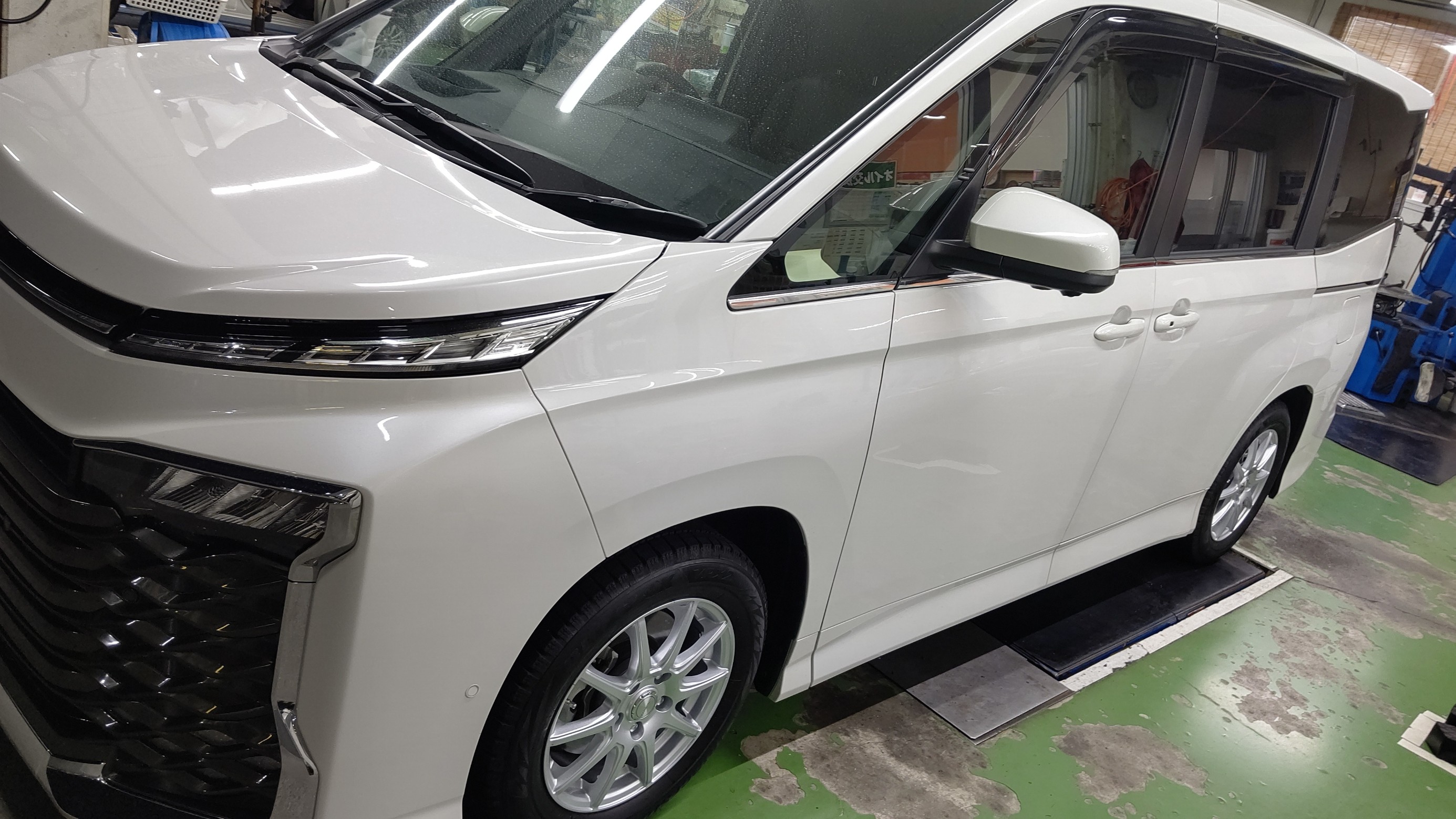 新型ノア/ヴォクシーのホイールマッチングについて、実際にやってみた 
