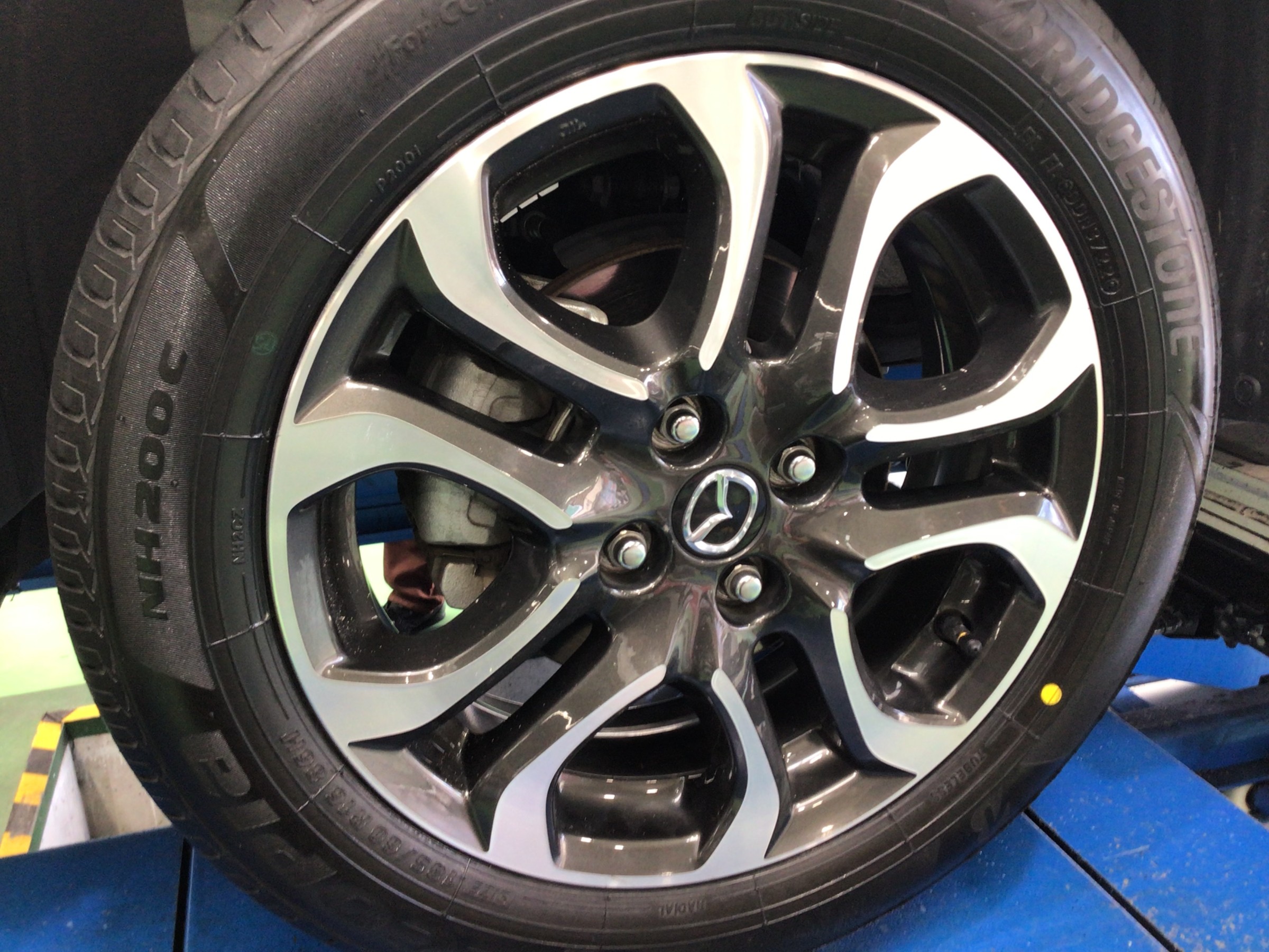 本日のタイヤ交換「マツダ デミオ」に【ECOPIA NH200C 185/60R16】を