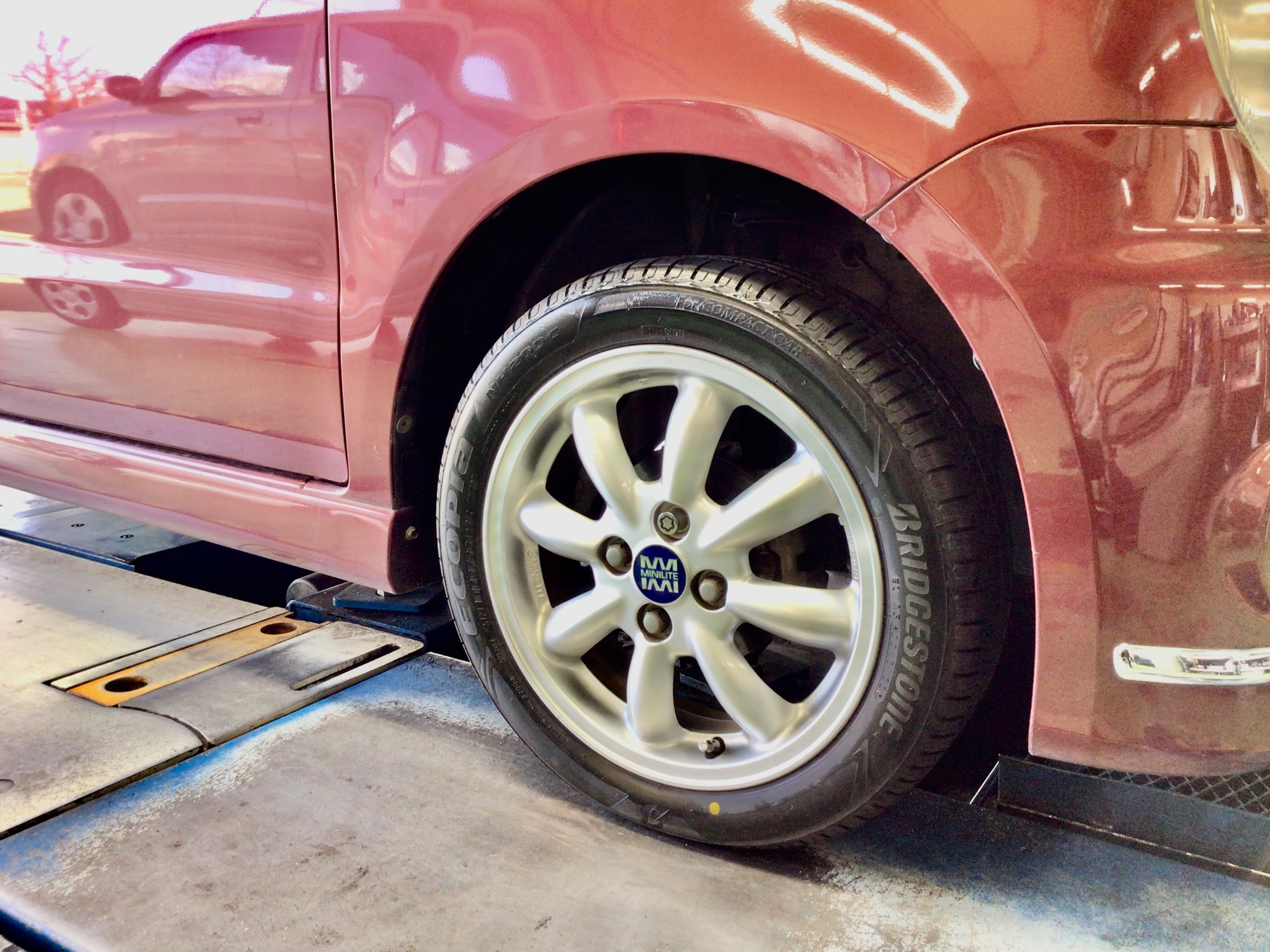 ダイハツ ムーヴラテ（L550S） エコピアシリーズにてタイヤ交換作業