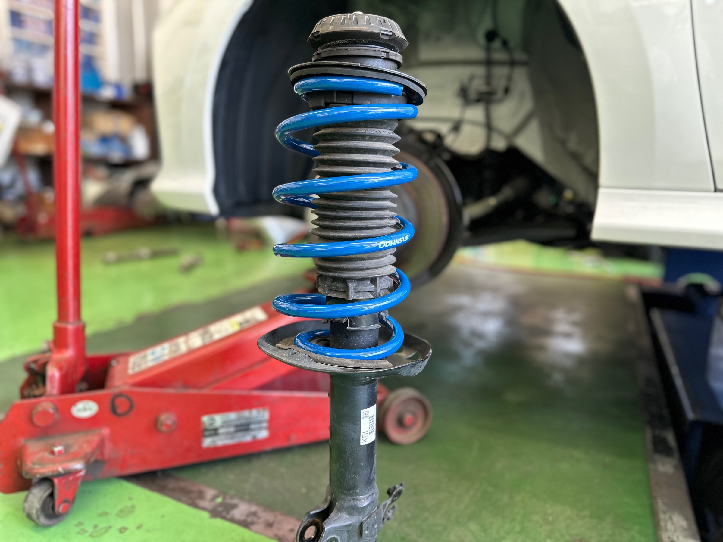 TOYOTA・YARIS・MXPH15】ダウンサス取付の紹介 | 店舗おススメ情報