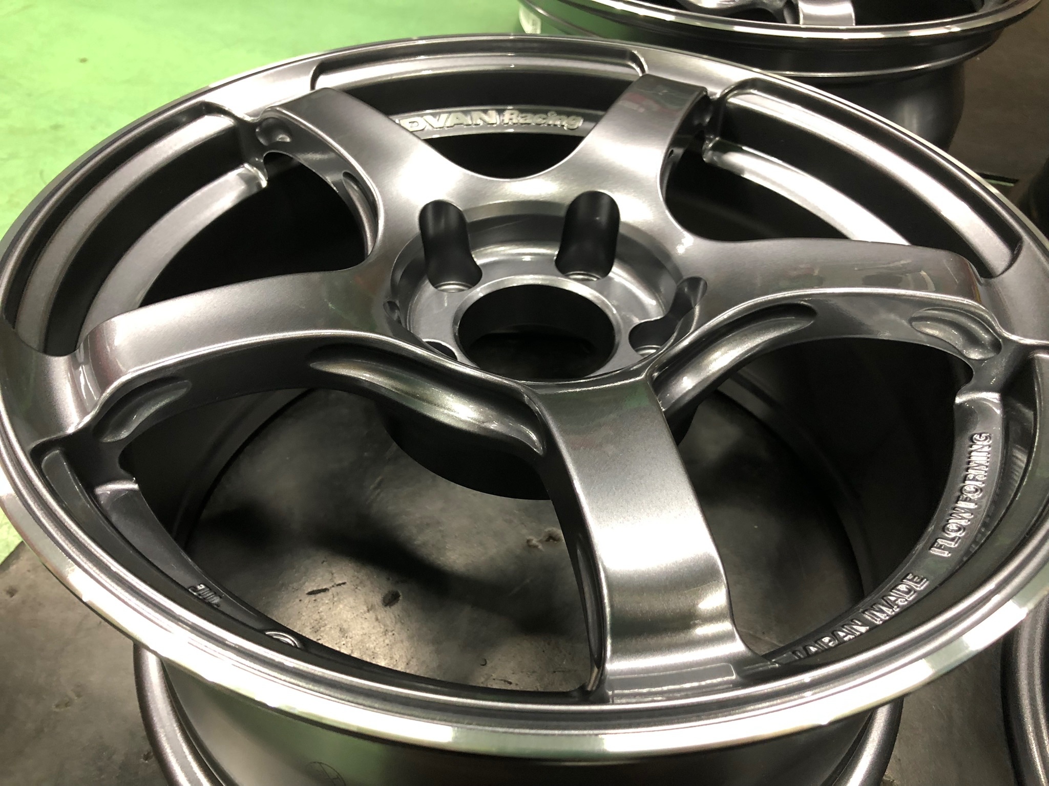 YOKOHAMA ADVAN Racing TC4 ガンメタカラー16インチ入荷♪ | 店舗お