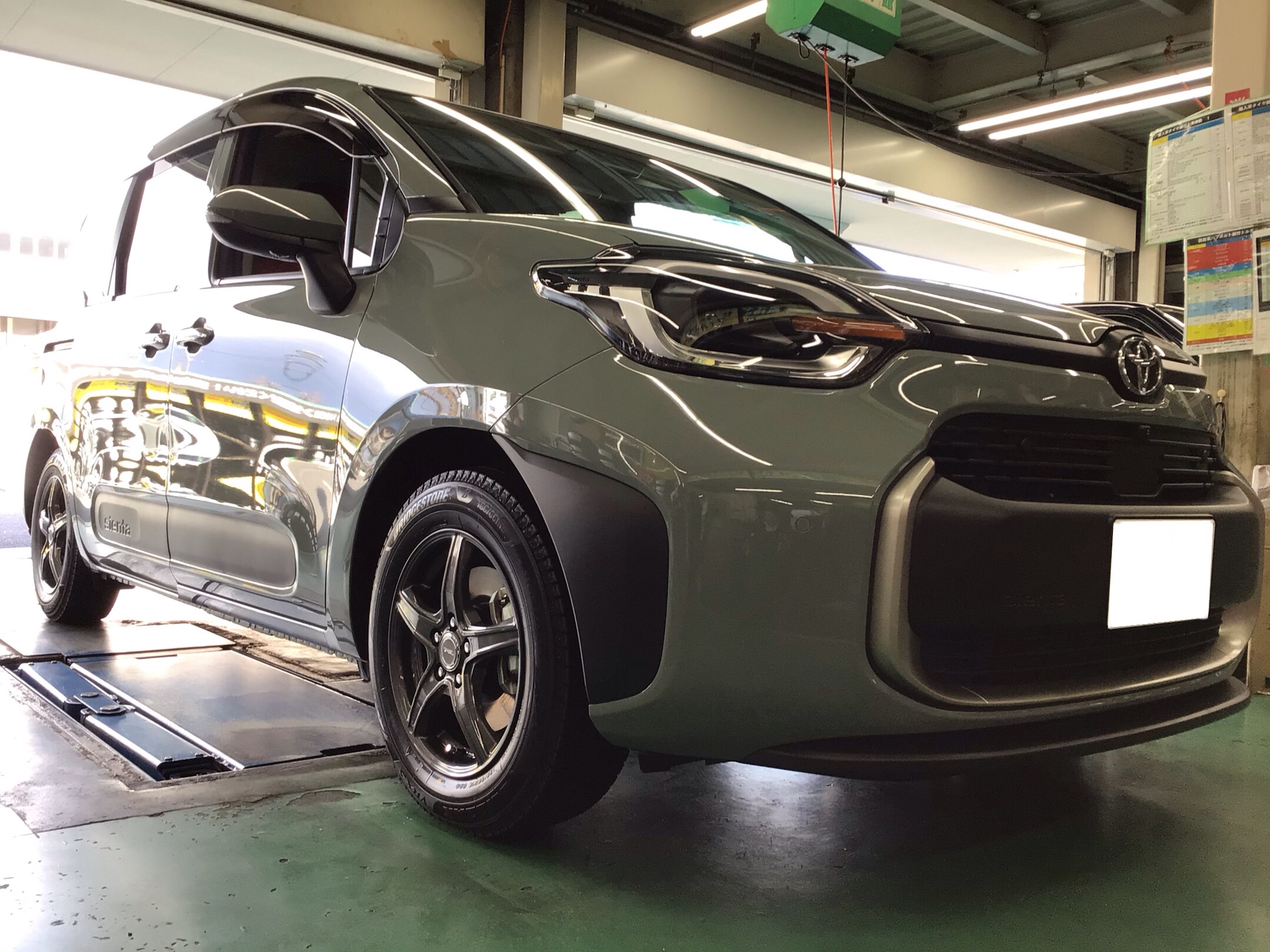 スタッドレスタイヤホイールセット交換作業（ブリヂストン ブリザックVRX3） トヨタ・シエンタ | 店舗おススメ情報 | タイヤ館 安城