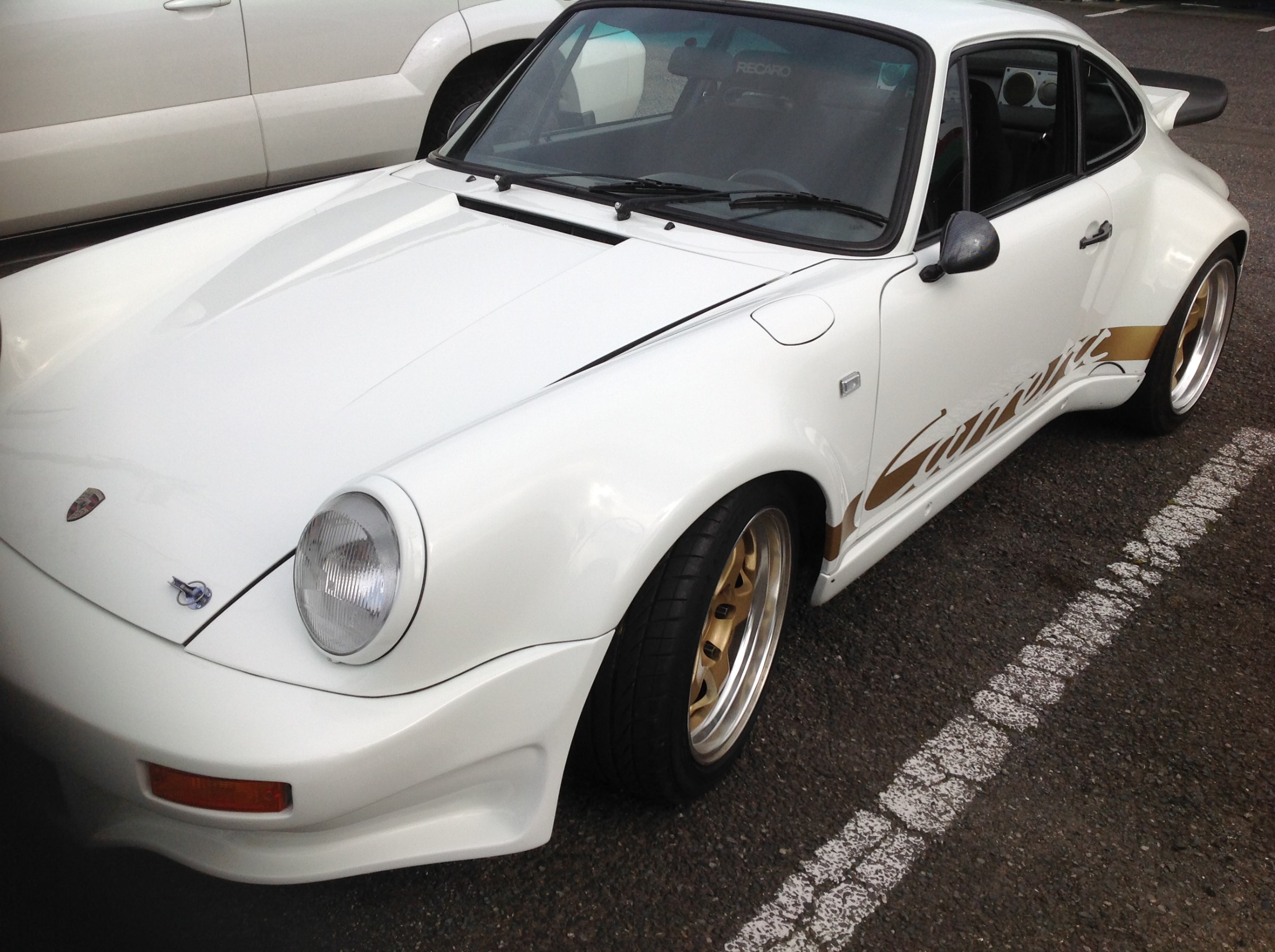 ドイツ生まれの空冷エンジンの戦士 ポルシェ 911 その他 総和店こだわり作業 タイヤ館 総和 茨城県のタイヤ カー用品ショップ タイヤからはじまる トータルカーメンテナンス タイヤ館グループ