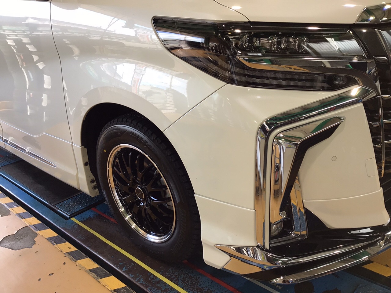 トヨタ アルファードのスタッドレスタイヤ交換！！ | トヨタ