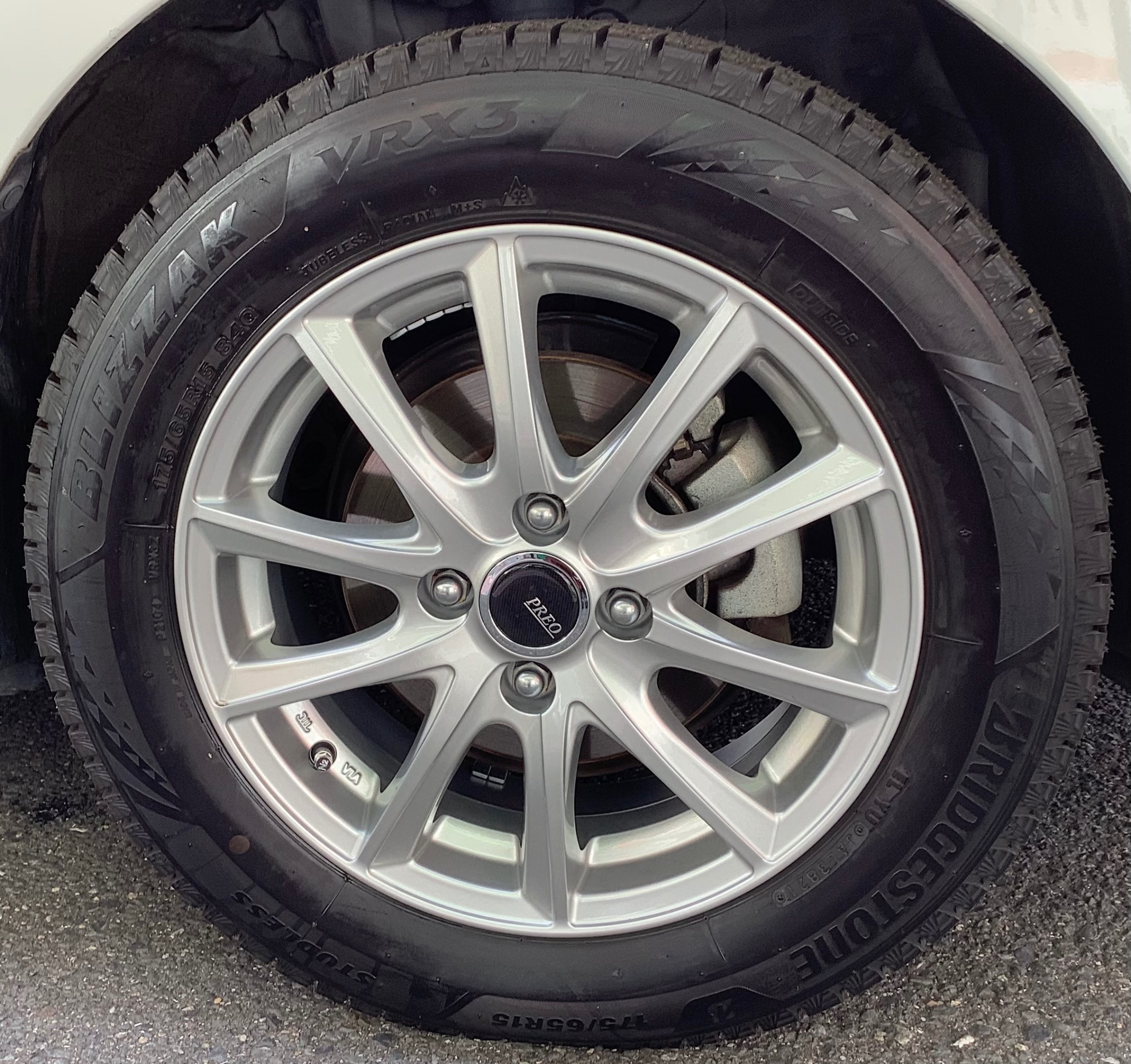 ② 2023年製175／65R15 ブリヂストンスタッドレス4本セット