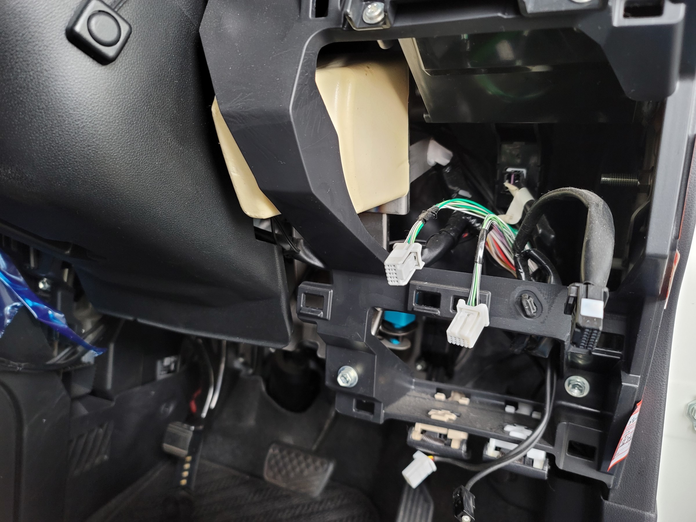 トヨタ RAV4 エンジンスターター取付 | 店舗おススメ情報