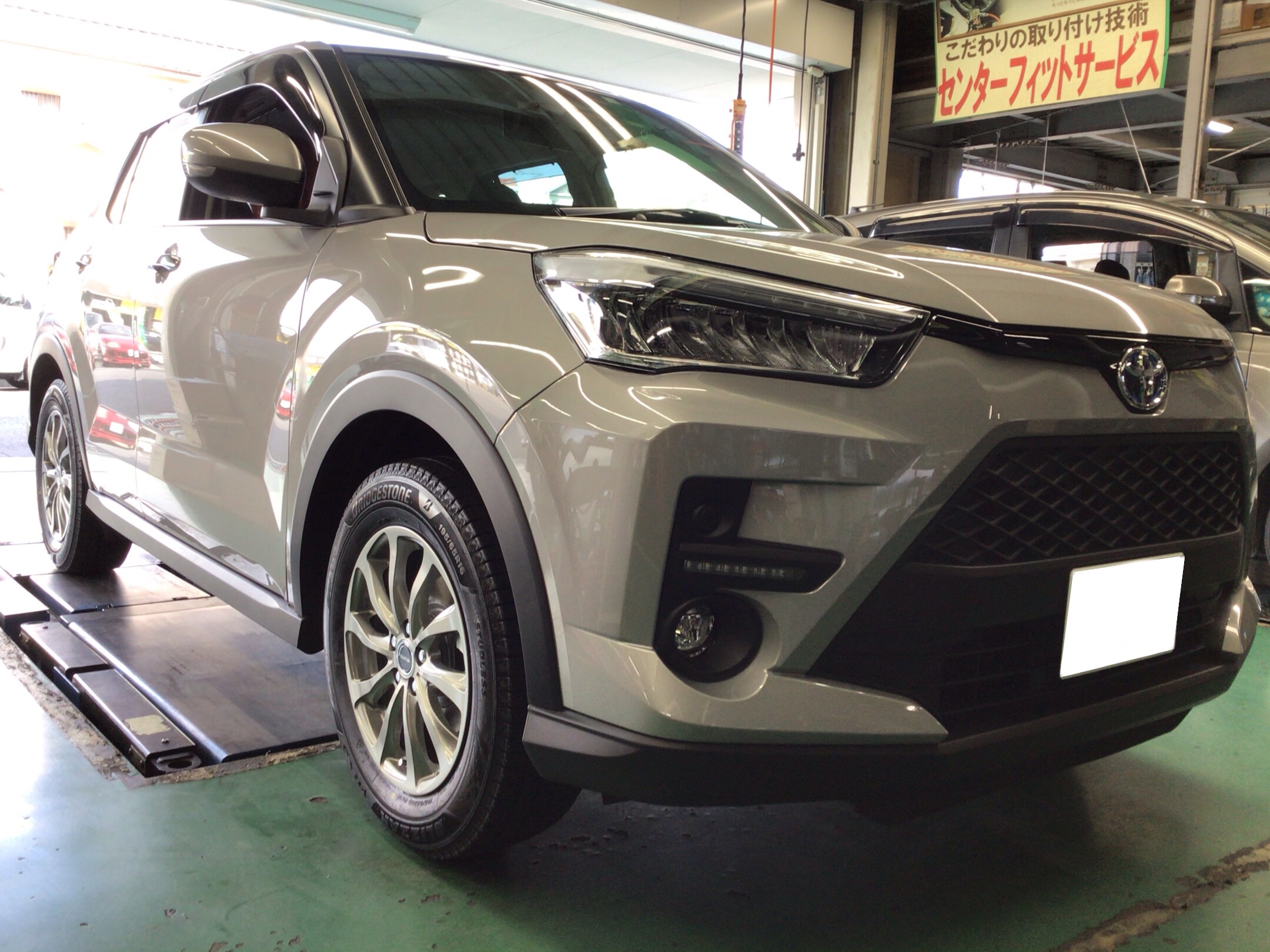 スタッドレスタイヤホイールセット交換作業（ブリヂストン ブリザック