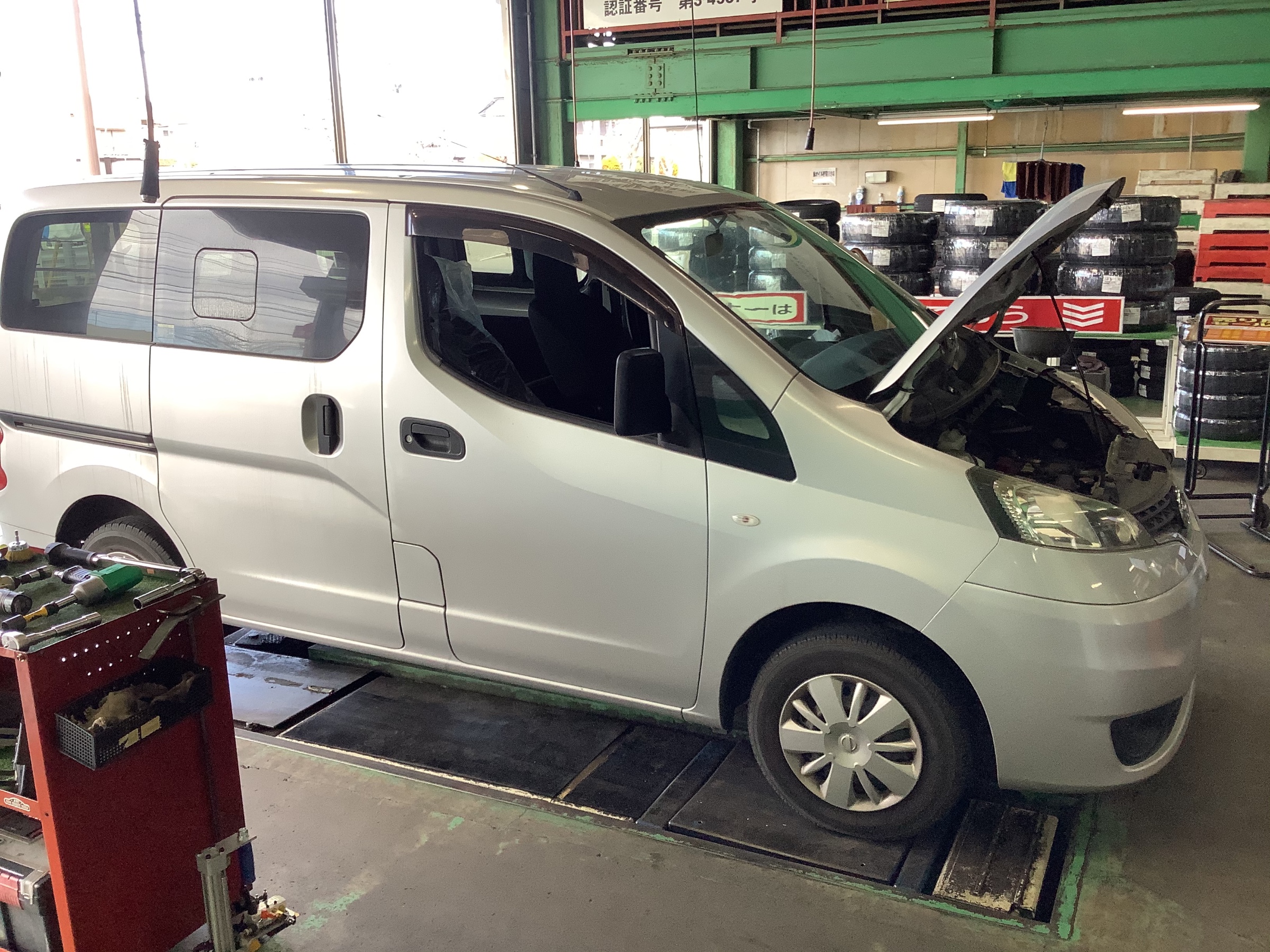 日産 NV200 エンジンオイル交換 日産 NV200バネット メンテナンス商品 オイル関連 > エンジンオイル交換 技術サービス