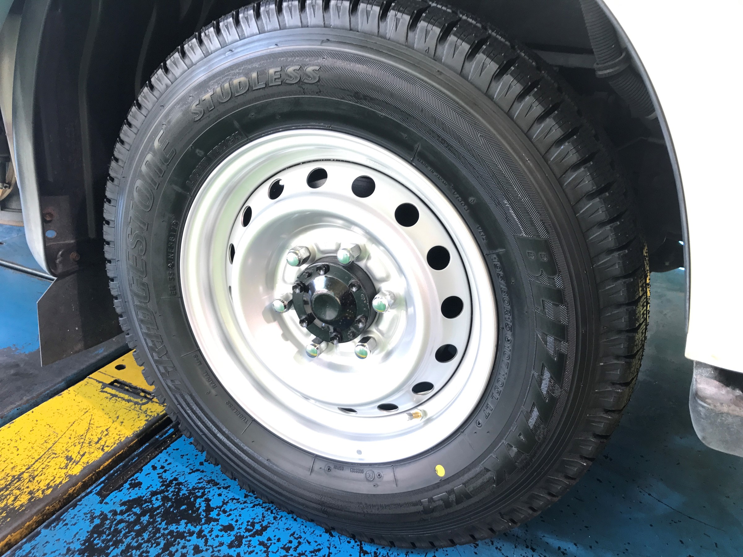 ハイエース カムロード ダイナ スタッドレスタイヤホイールセット