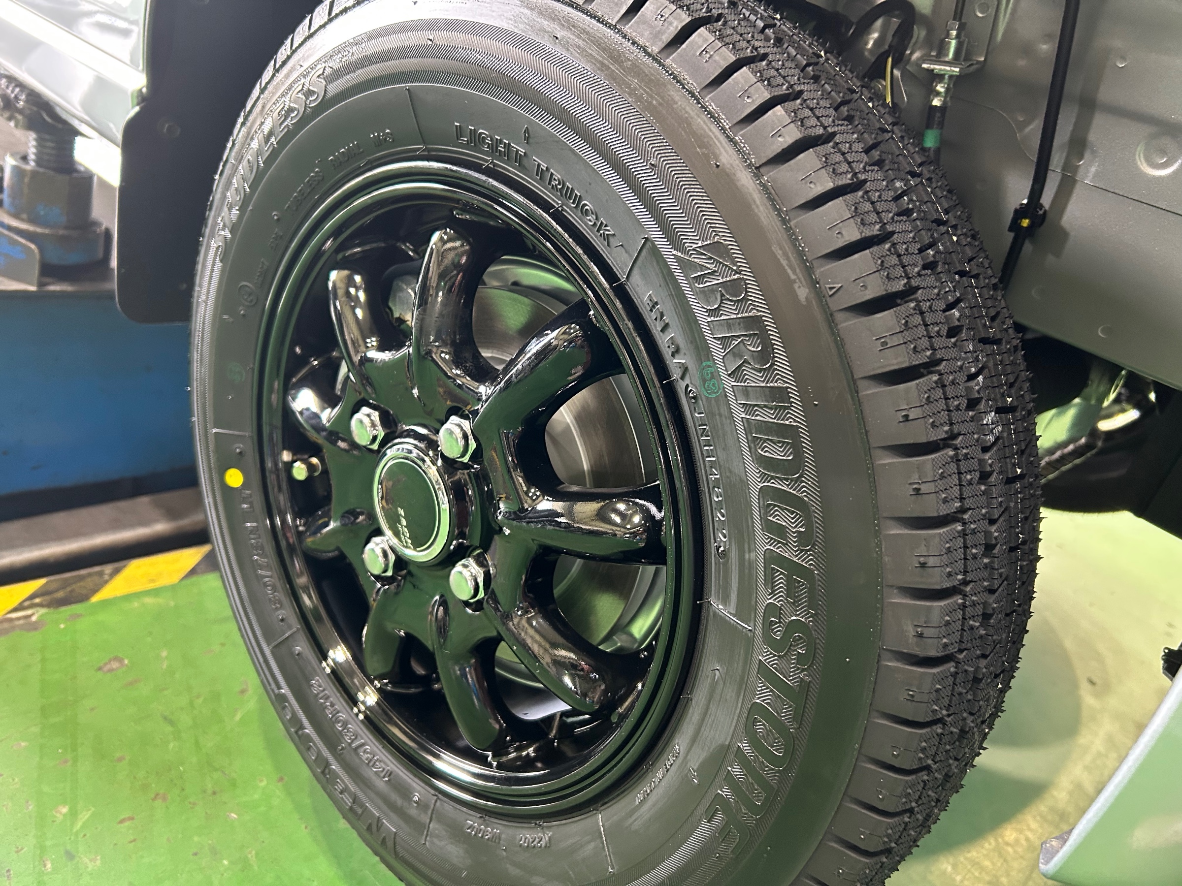 TOYOTA ピクシスバン スタッドレスホイールセット装着 | 店舗お