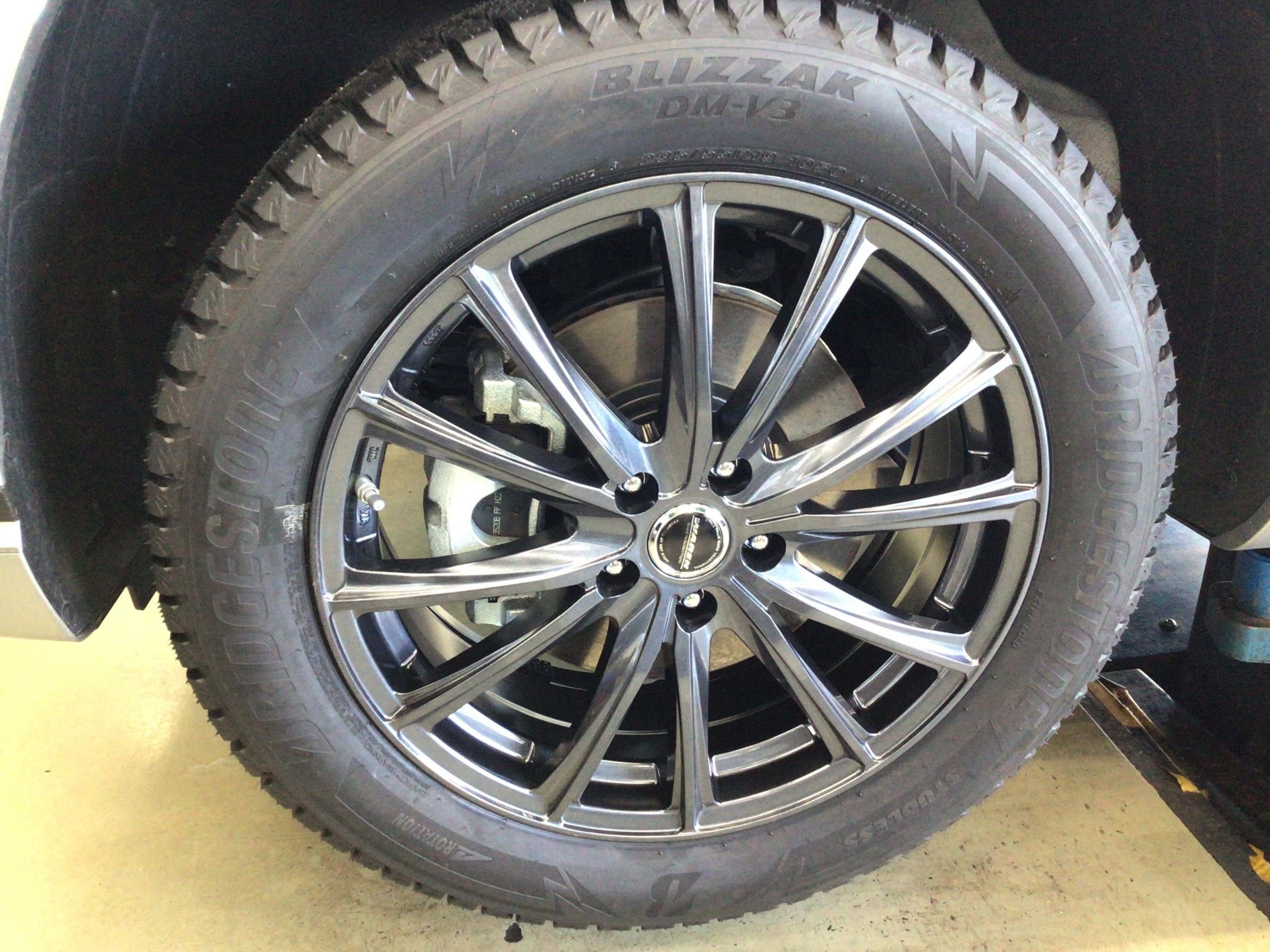 HYUNDAI（ヒョウンデ）アイオニック5 スタッドレスタイヤセット
