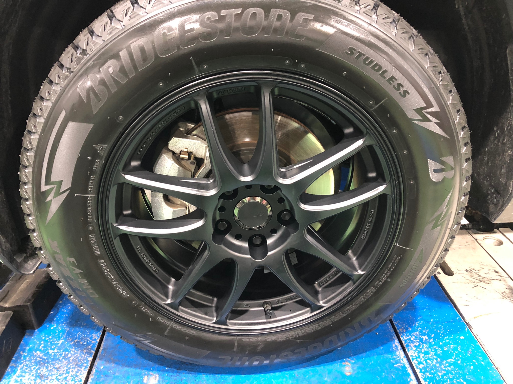 トヨタ RAV4 AXAH54にWORK EMOTION CRkiwami 17インチ取り付け
