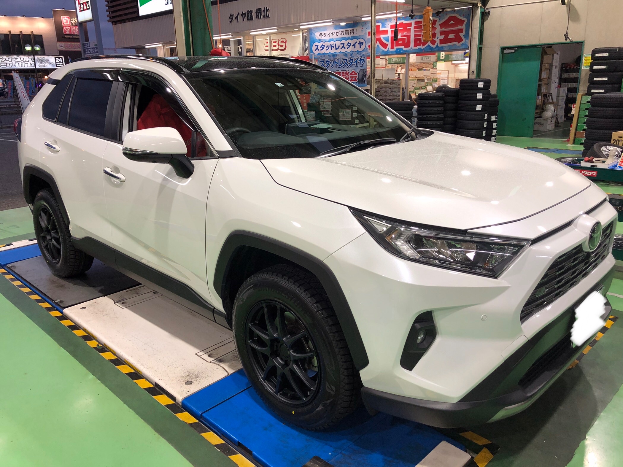 トヨタ RAV4 AXAH54にWORK EMOTION CRkiwami 17インチ取り付け