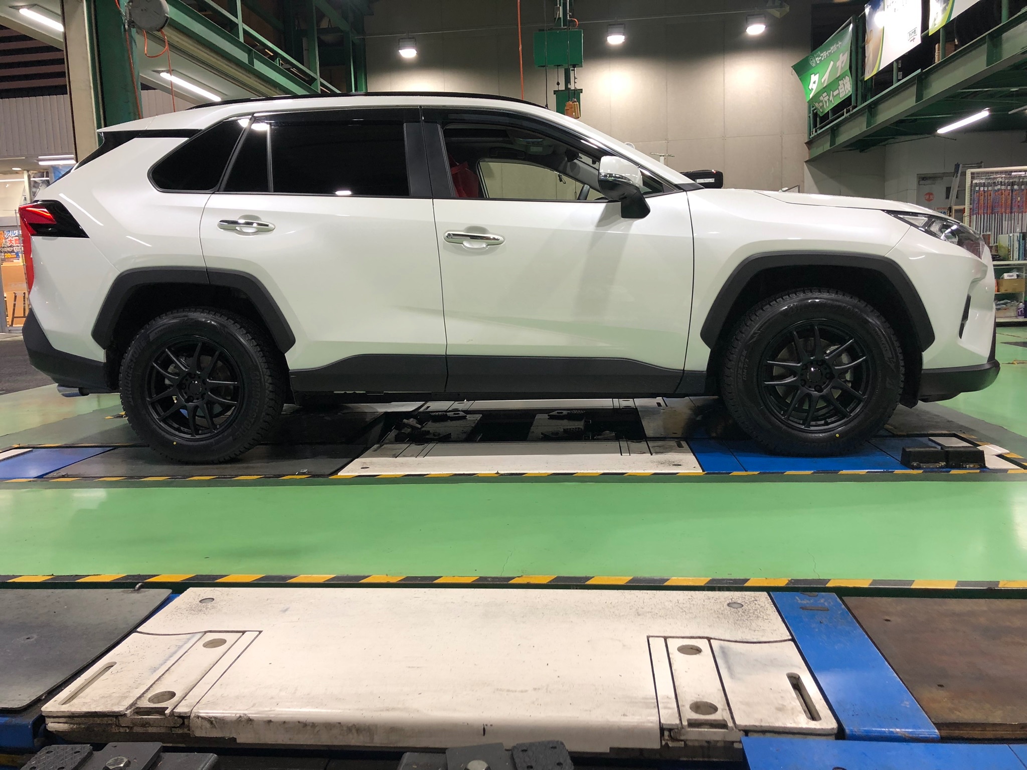 トヨタ RAV4 AXAH54にWORK EMOTION CRkiwami 17インチ取り付け