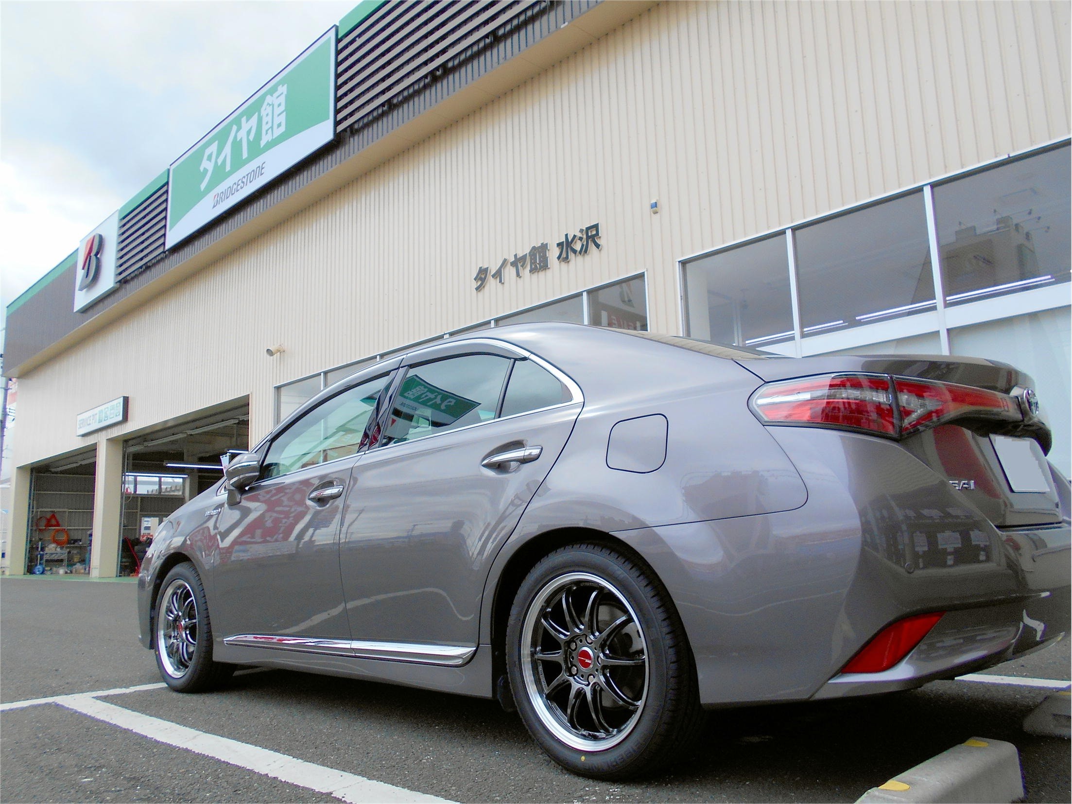 トヨタ SAI】タイヤ＆ホイールセット取付＆アライメント調整！ | 店舗