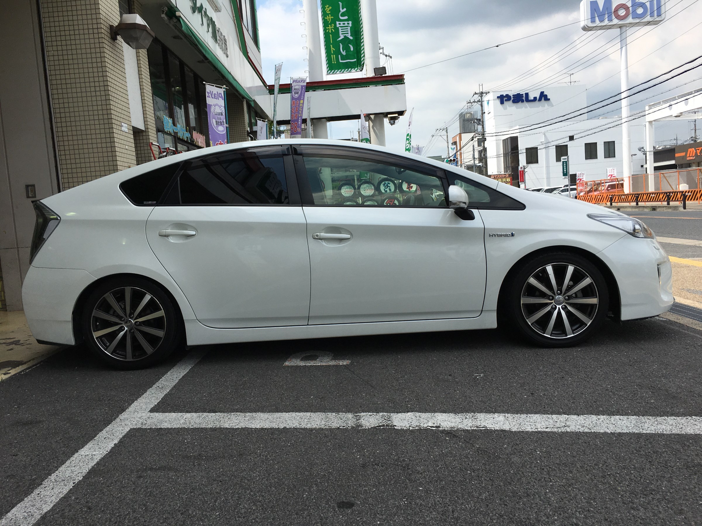 30プリウス車高調＆ルームランプLED取付け | 店舗おススメ