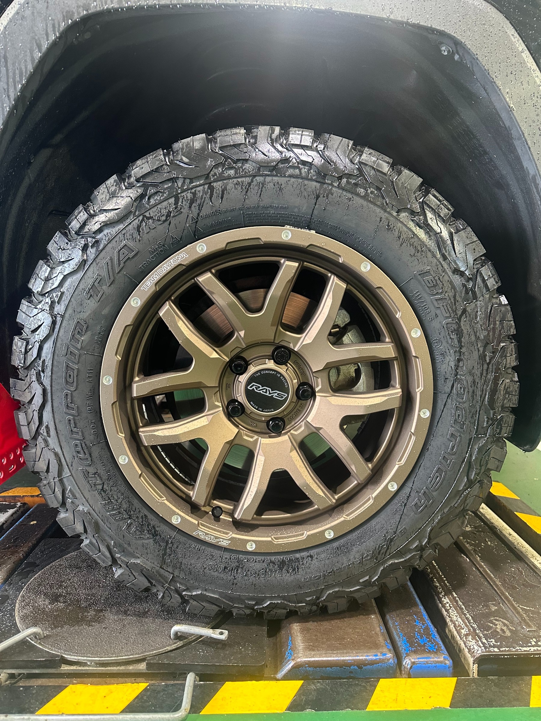 ☆トヨタ RAV4ホイール交換 レイズ デイトナF6 Boost 17インチ
