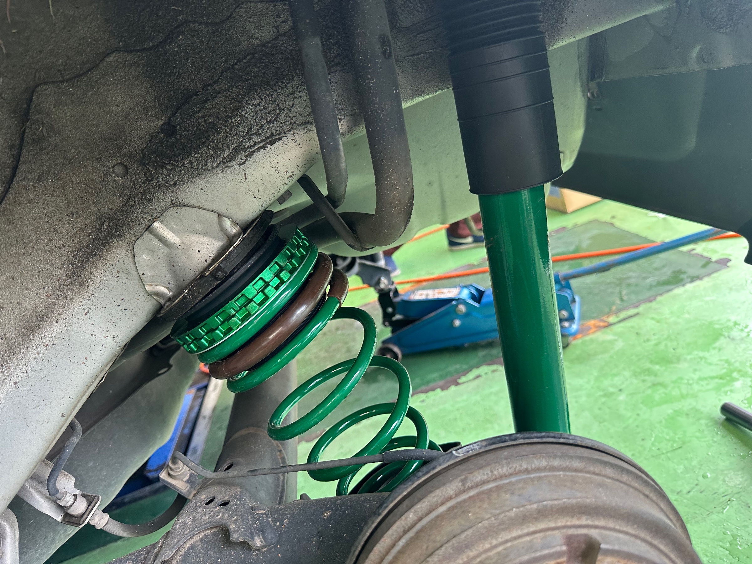 ダイハツ・ムーヴ・L175S】足回り交換の紹介 | 店舗おススメ情報 ダイハツ・ムーヴ・L175S】足回り交換の紹介 | 店舗おススメ情報