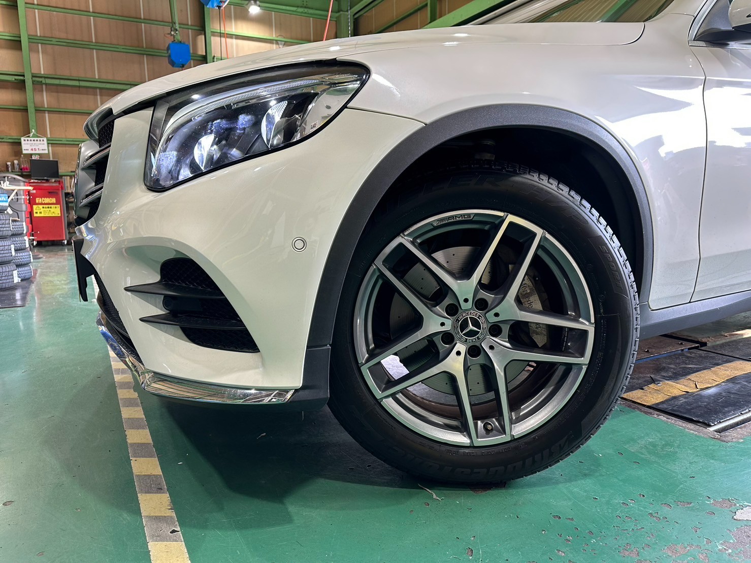 メルセデスベンツA180の純正アルミとメーカー指定のランフラットタイヤ