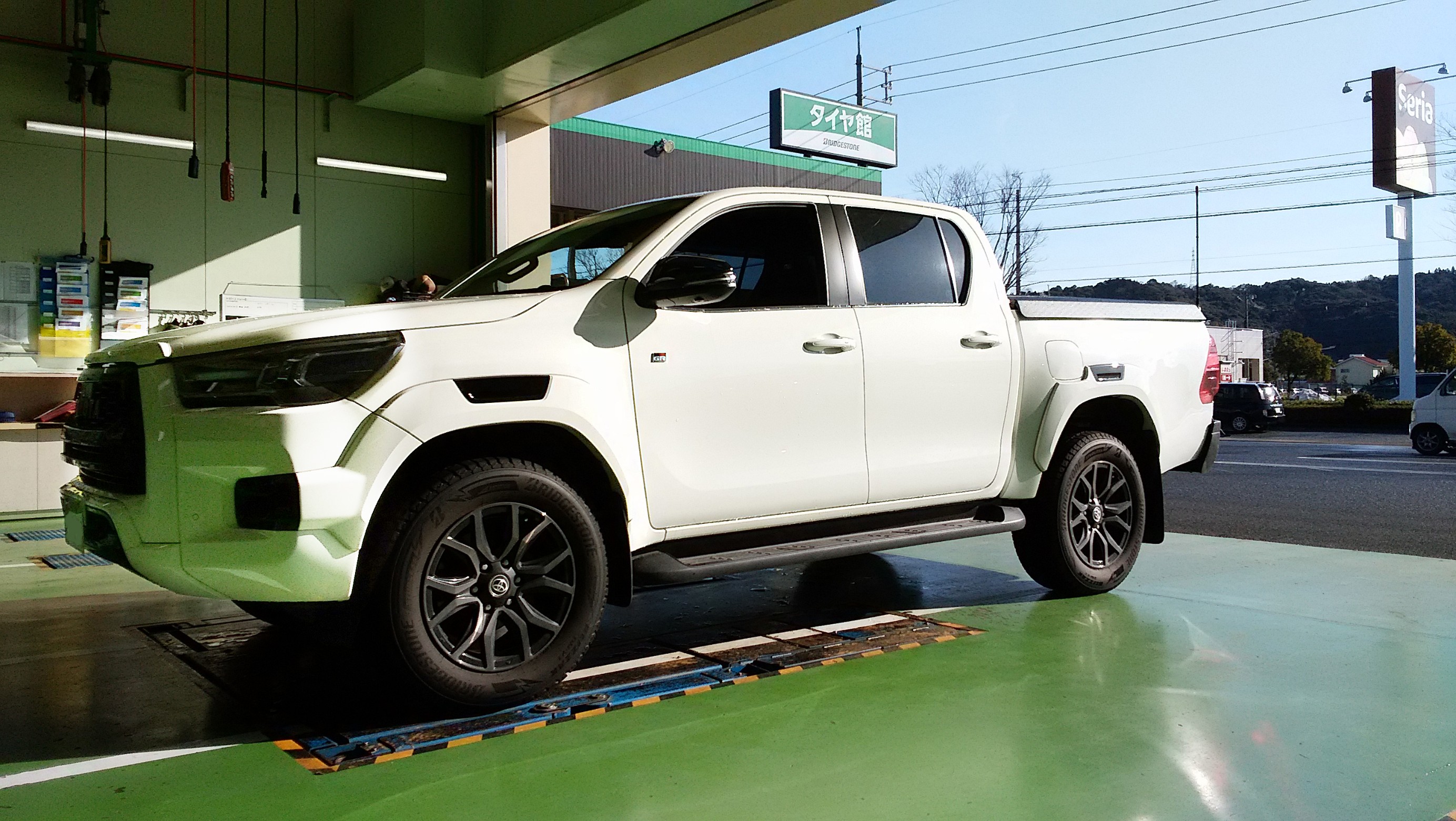 トヨタ ハイラックス rocco 純正18インチアルミ 4本タイヤセット