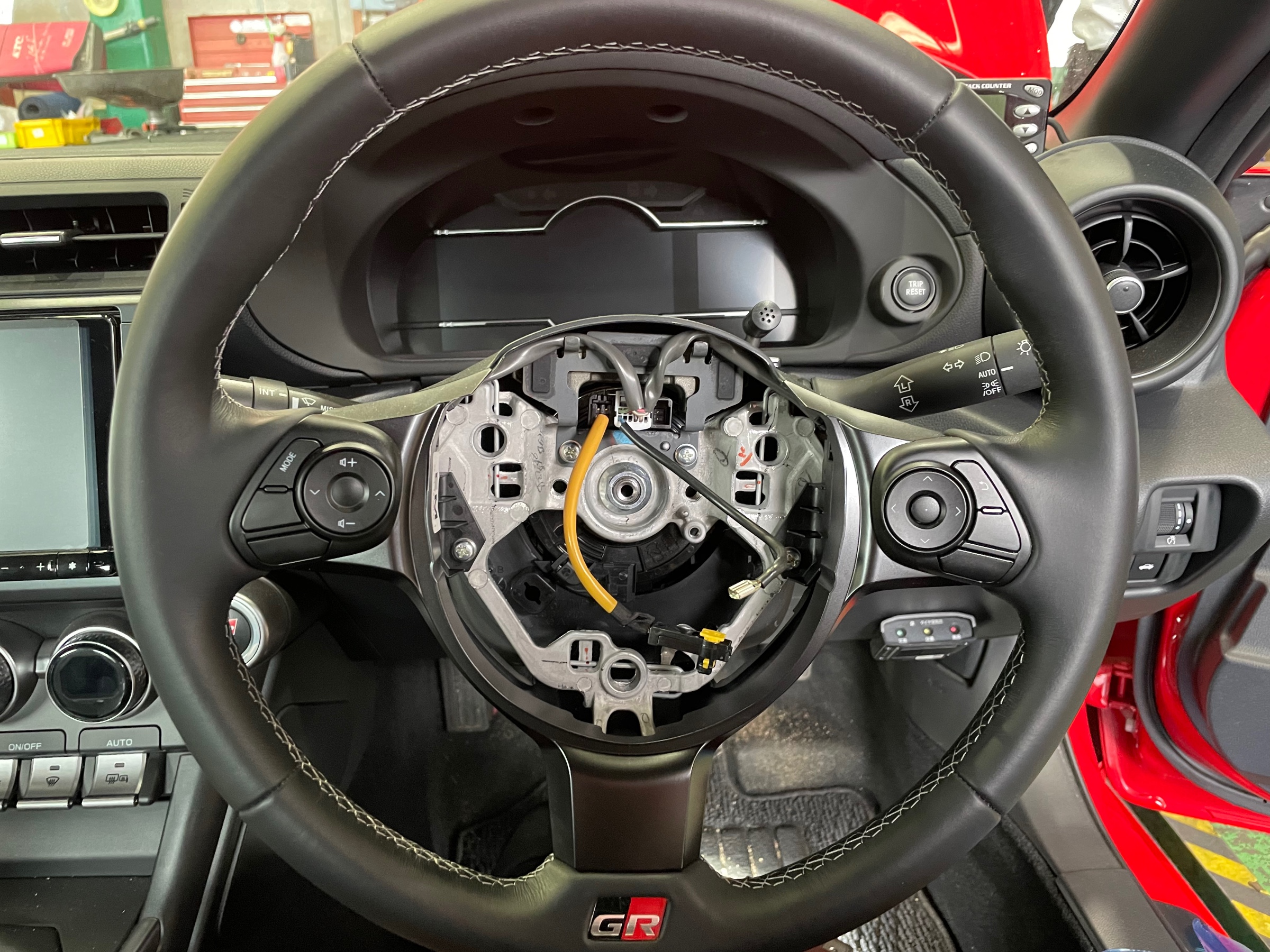 GR86ステアリング交換とラフィックス装着！ | 店舗おススメ情報