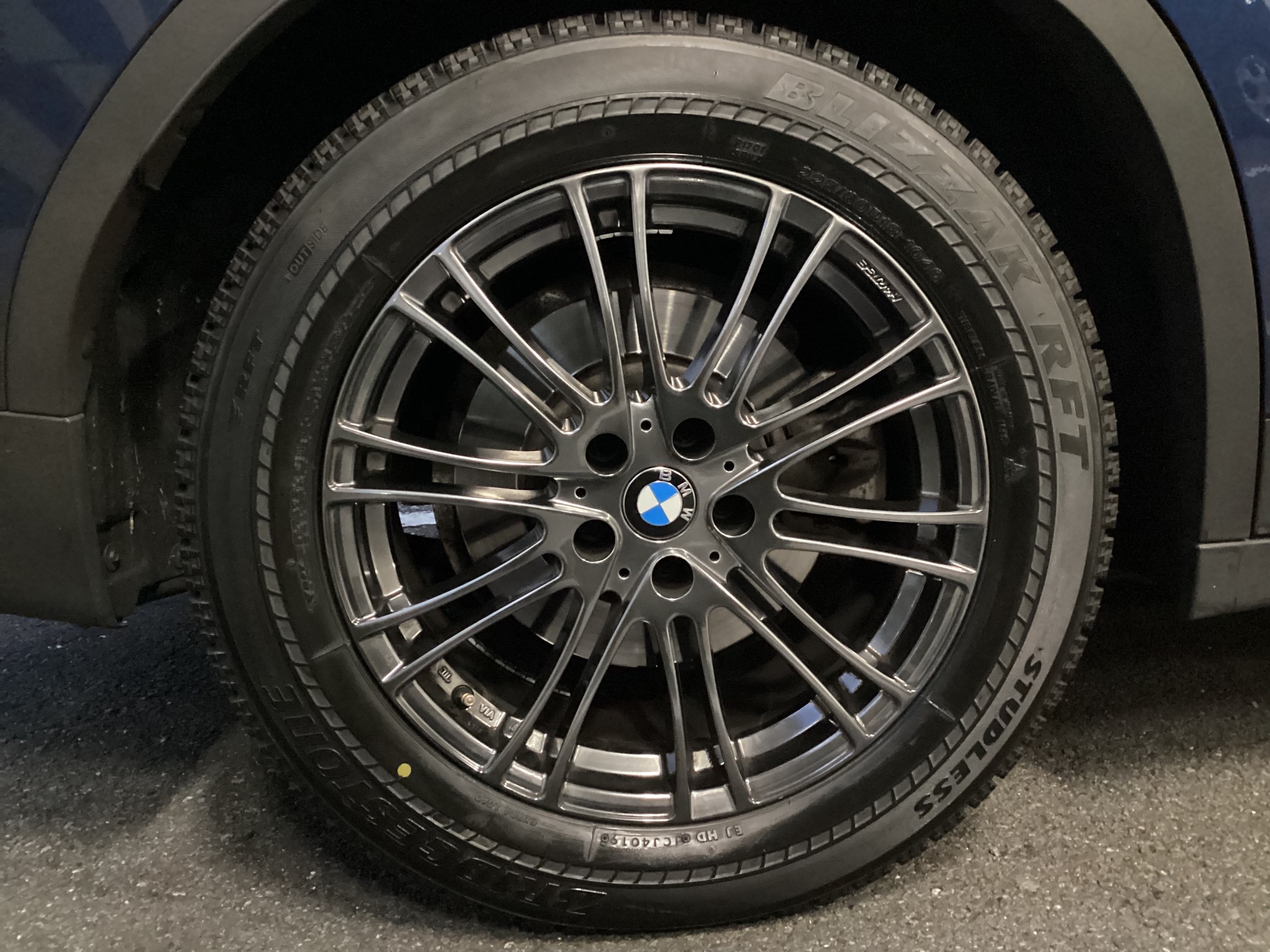 BMW X3 ご来店！ BMW X3 タイヤ タイヤ・ホイール関連 > タイヤ・ホイール交換 サービス事例 タイヤ館 目白