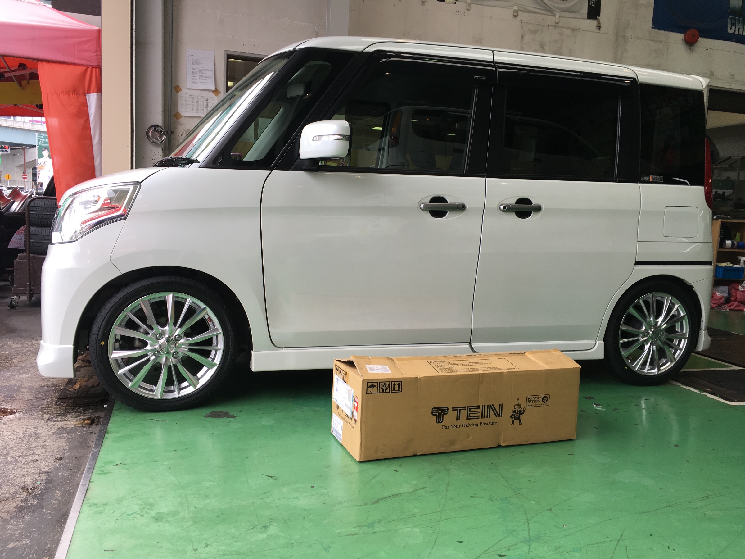 スズキスペーシアホイール取り付け O 取り付け 施工事例集 タイヤ館 福岡西 タイヤからはじまる トータルカーメンテナンス タイヤ館グループ