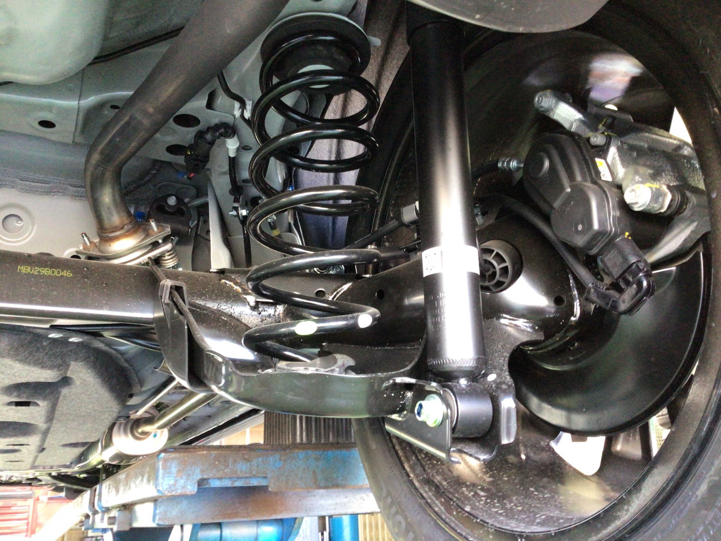 ホンダ ヴェゼル 足回り交換 【テイン フレックスZ】 | 店舗おススメ