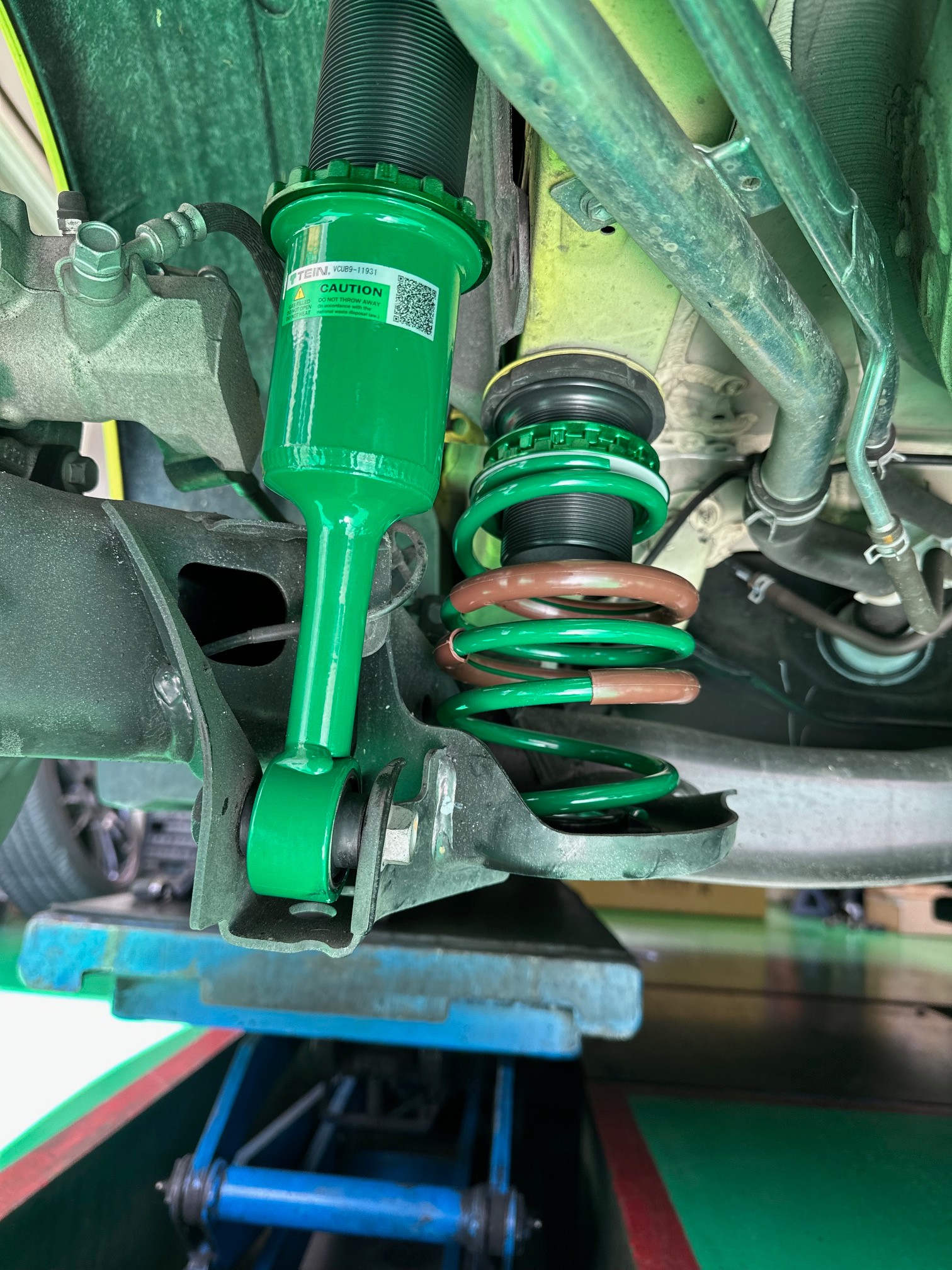 スズキ スイフトスポーツ TEIN FLEX-Z 車高調 取付 | 店舗お