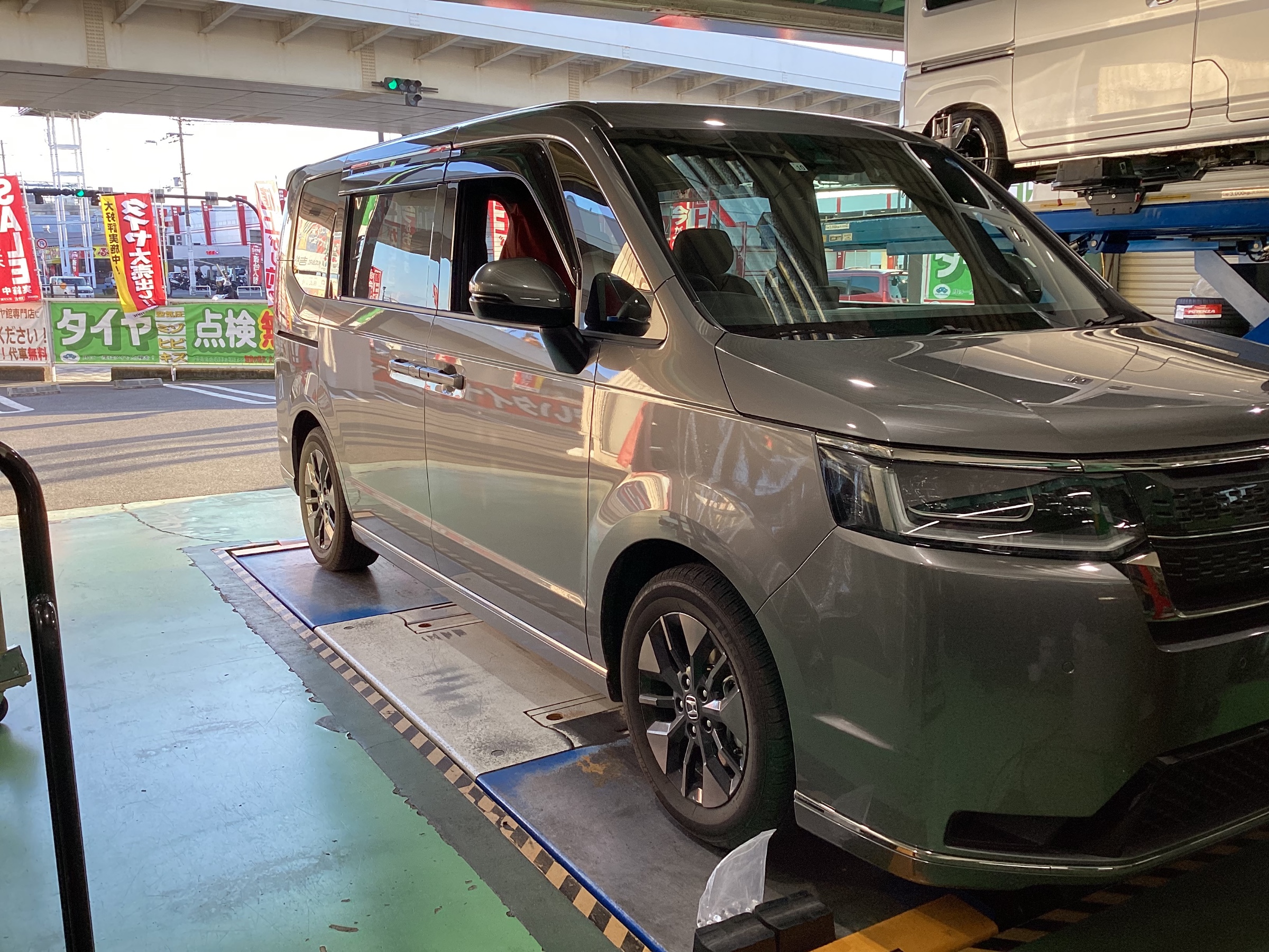 新型ホンダ ステップワゴン 】 スタッドレスタイヤ交換おまかせ