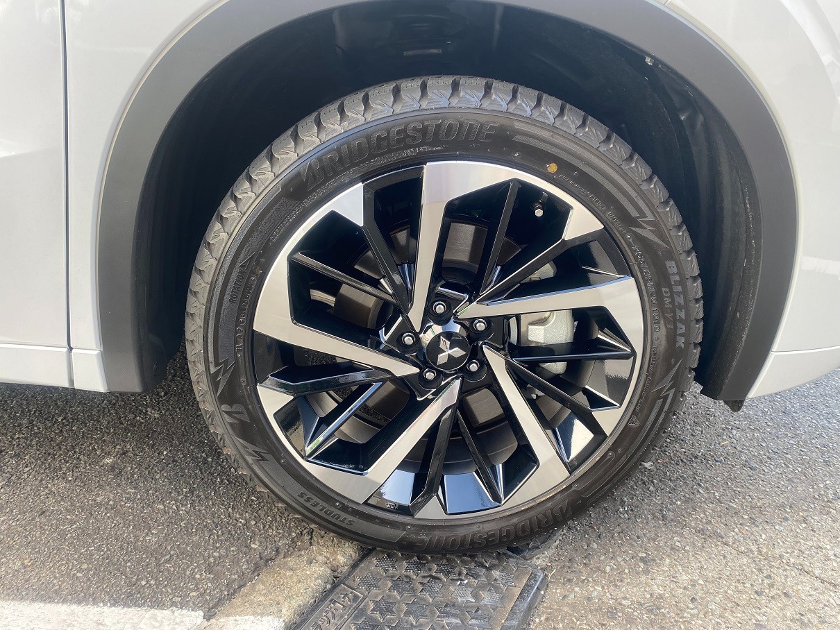 スタッドレス アウトランダーPHEV 16インチ 三菱 アウトランダーPHEV スタッドレスタイヤ装着 | 店舗おススメ情報