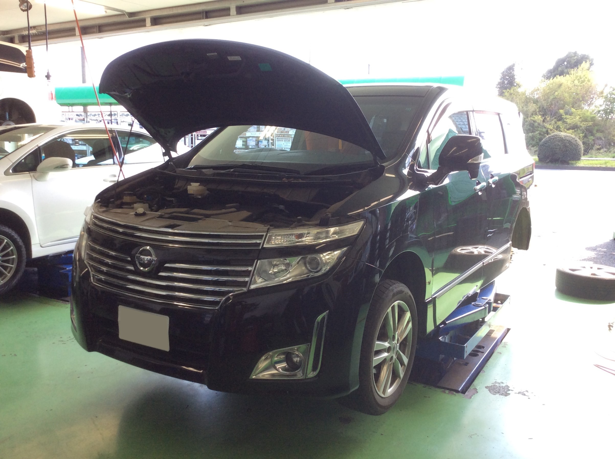 日産・エルグランド（Ｅ５２））】ブレーキパッド交換を行いました！ | 日産 エルグランド メンテナンス商品 パーツ取付 > ブレーキ関係取付 |  サービス事例 | タイヤ館 土浦北インター | 茨城県のタイヤ、カー用品ショップ タイヤからはじまる、トータルカーメンテナンス ...