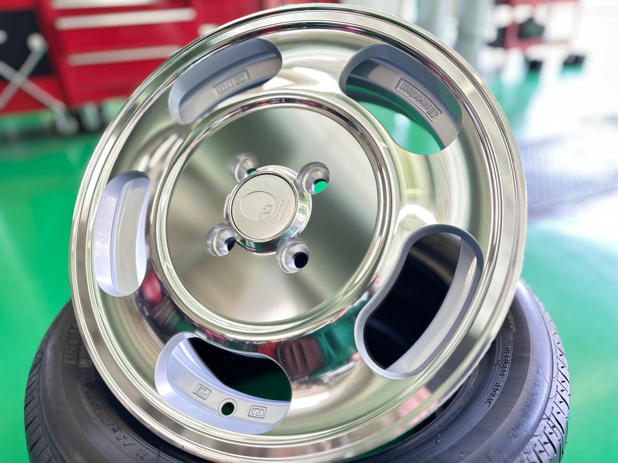 ダイハツ ミラジーノ エンケイ all seventeen 15インチ 取り付け