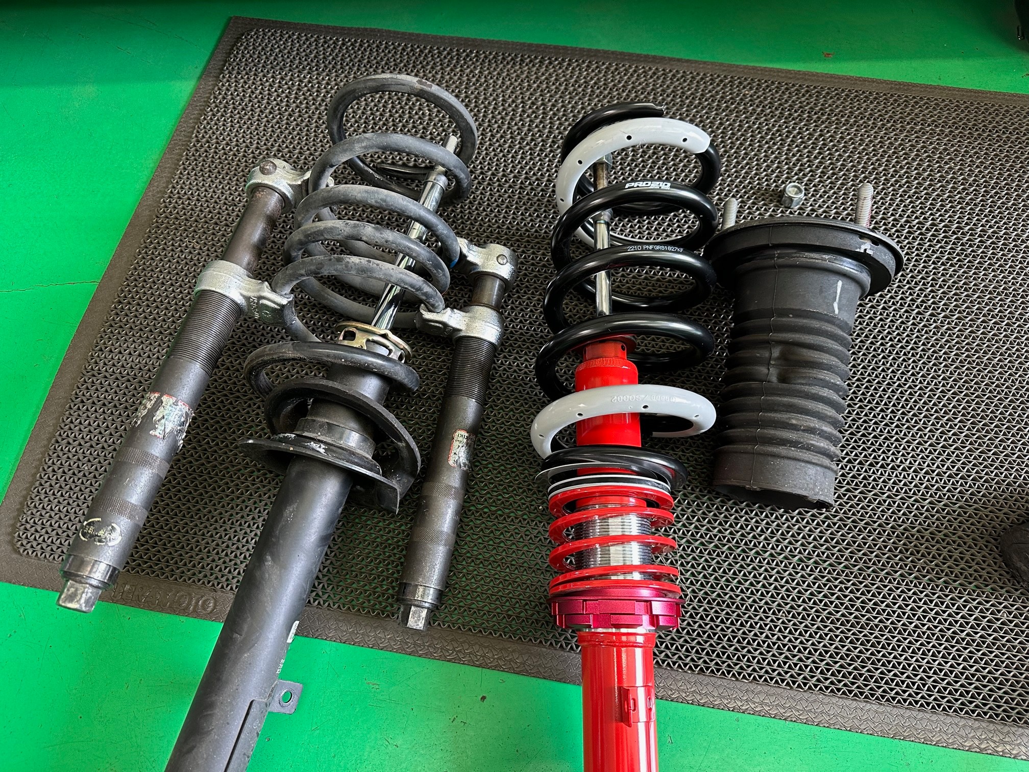 クラウン（GRS200） TANABE車高調 取付 | 店舗おススメ情報